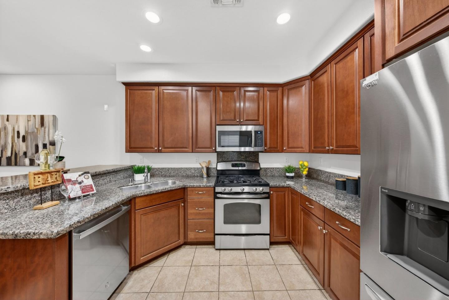 Detail Gallery Image 10 of 39 For 1077 Zucchini Ter, San Jose,  CA 95133 - 2 Beds | 2/1 Baths