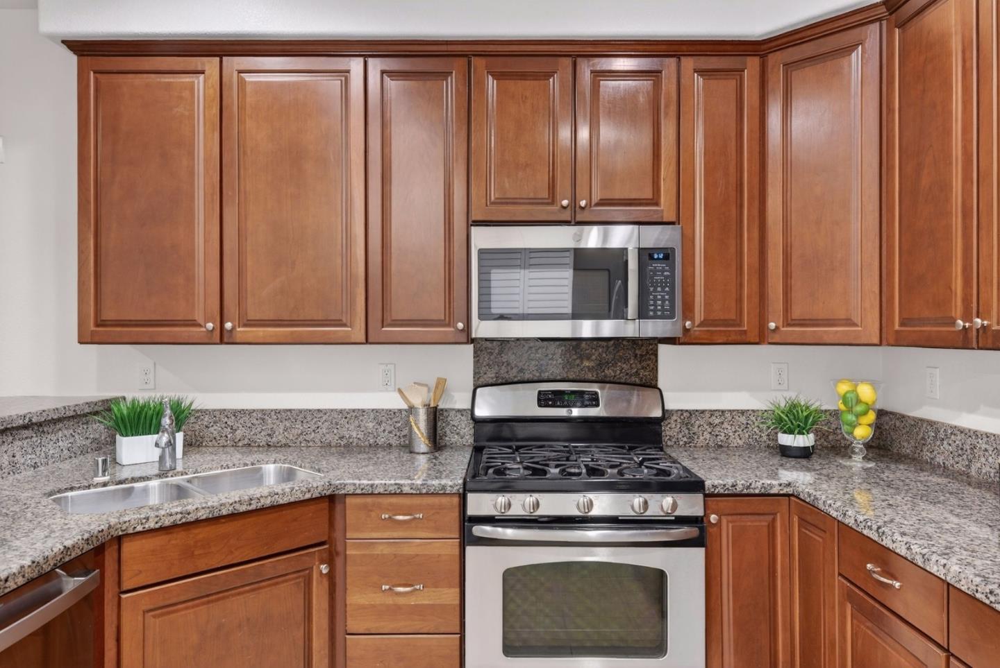 Detail Gallery Image 11 of 39 For 1077 Zucchini Ter, San Jose,  CA 95133 - 2 Beds | 2/1 Baths