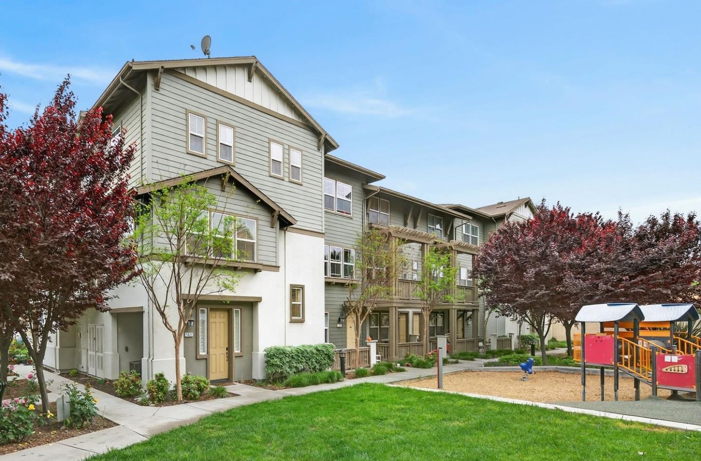 Detail Gallery Image 2 of 39 For 1077 Zucchini Ter, San Jose,  CA 95133 - 2 Beds | 2/1 Baths