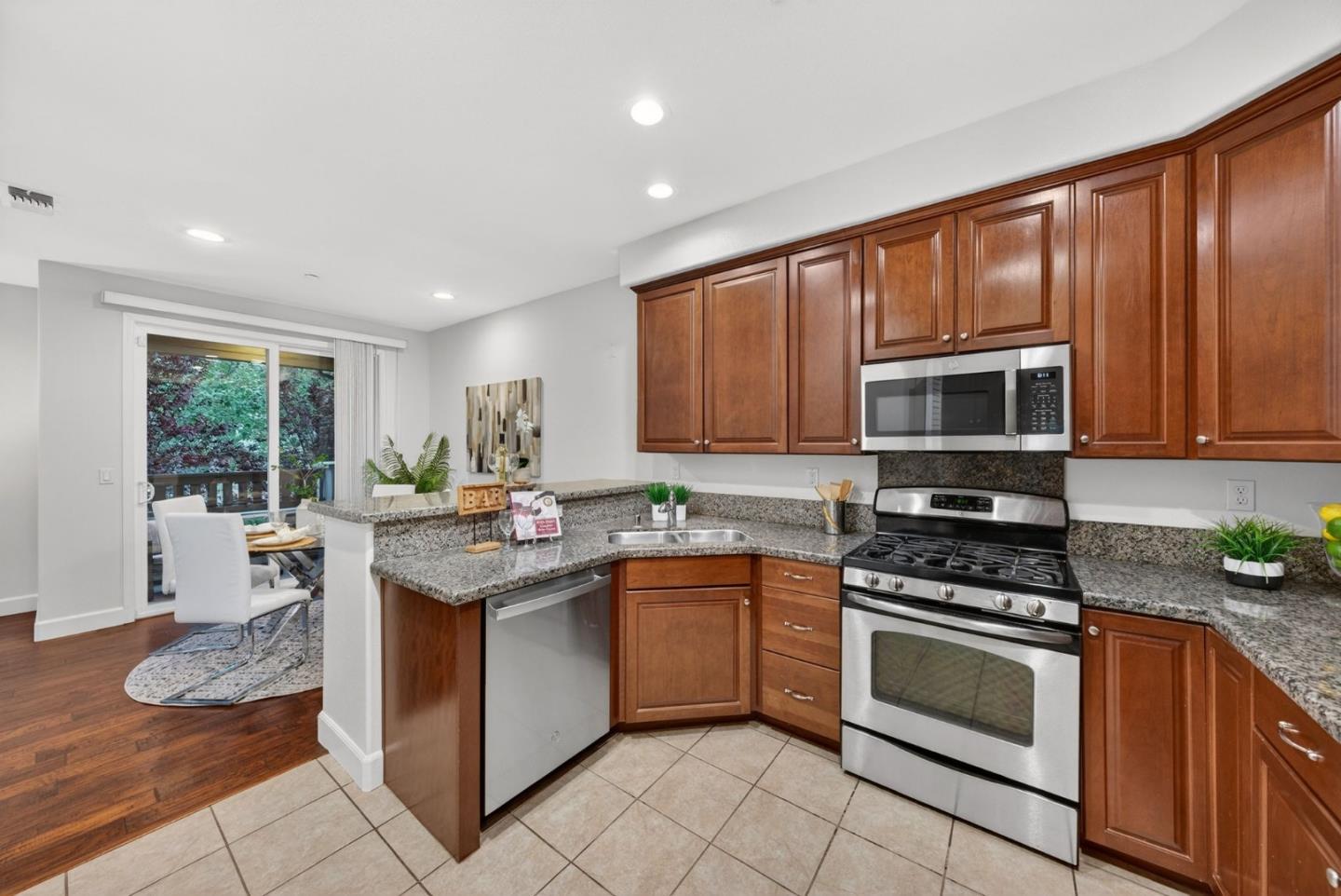 Detail Gallery Image 9 of 39 For 1077 Zucchini Ter, San Jose,  CA 95133 - 2 Beds | 2/1 Baths