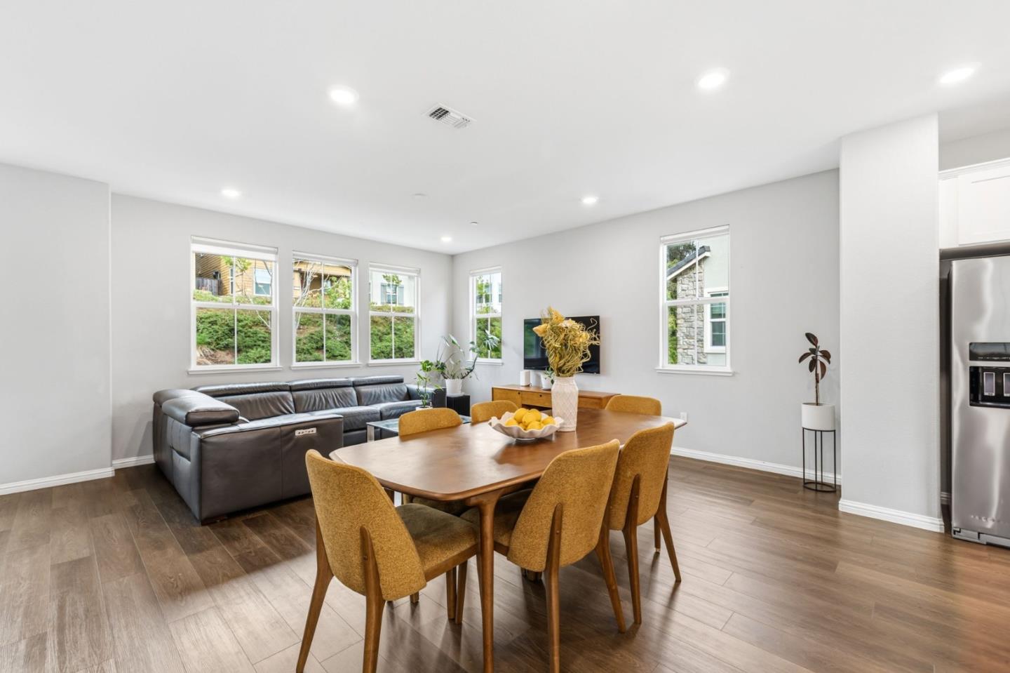 Detail Gallery Image 10 of 52 For 24185 Amaranth Loop, Hayward,  CA 94541 - 3 Beds | 3/1 Baths