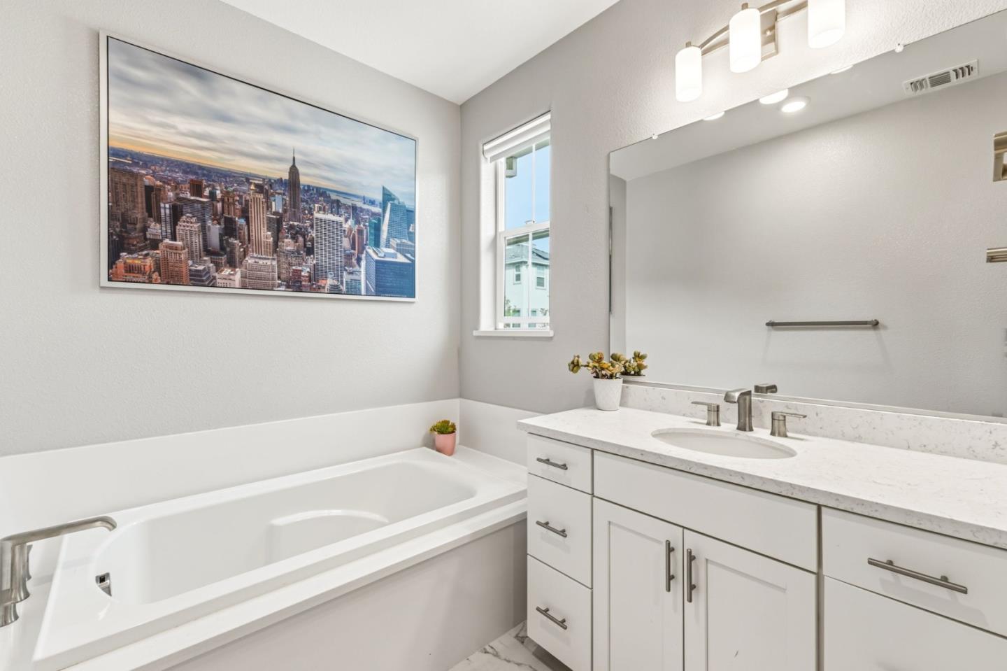 Detail Gallery Image 16 of 52 For 24185 Amaranth Loop, Hayward,  CA 94541 - 3 Beds | 3/1 Baths