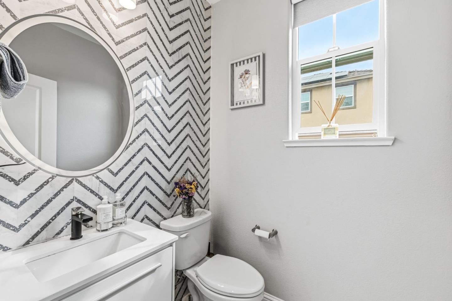Detail Gallery Image 21 of 52 For 24185 Amaranth Loop, Hayward,  CA 94541 - 3 Beds | 3/1 Baths
