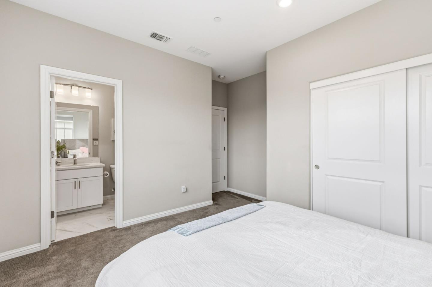 Detail Gallery Image 23 of 52 For 24185 Amaranth Loop, Hayward,  CA 94541 - 3 Beds | 3/1 Baths