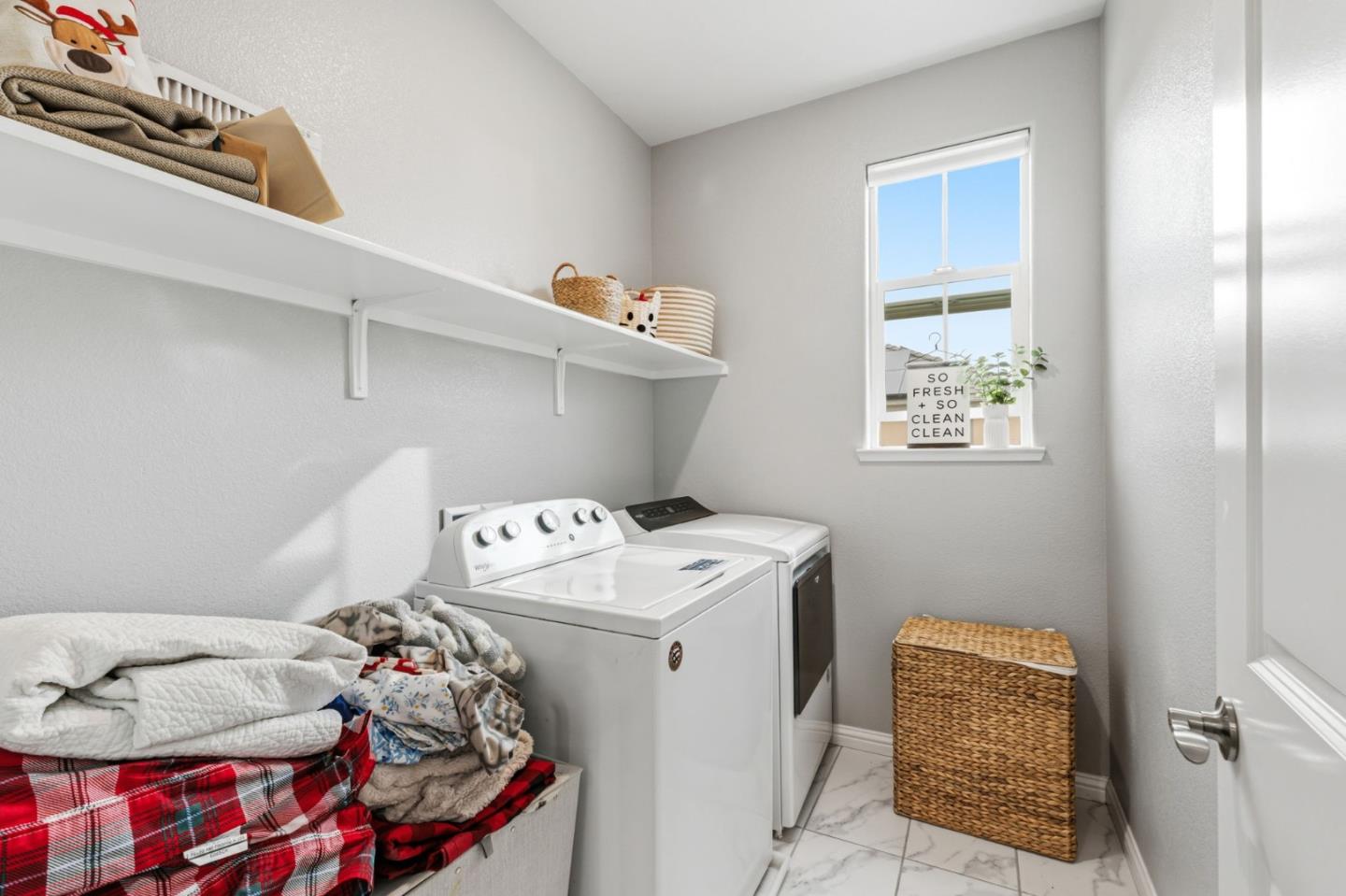 Detail Gallery Image 29 of 52 For 24185 Amaranth Loop, Hayward,  CA 94541 - 3 Beds | 3/1 Baths