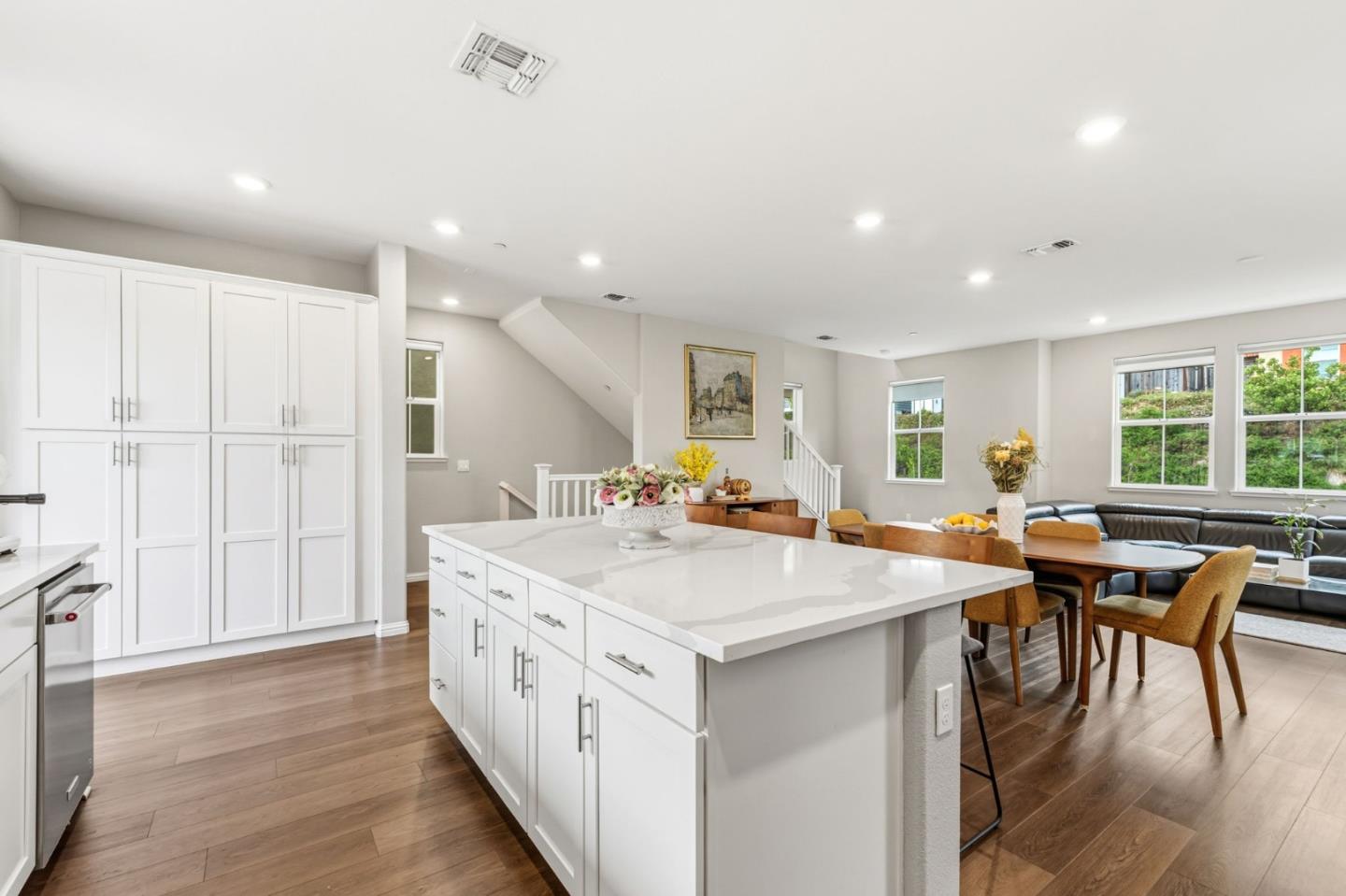 Detail Gallery Image 3 of 52 For 24185 Amaranth Loop, Hayward,  CA 94541 - 3 Beds | 3/1 Baths