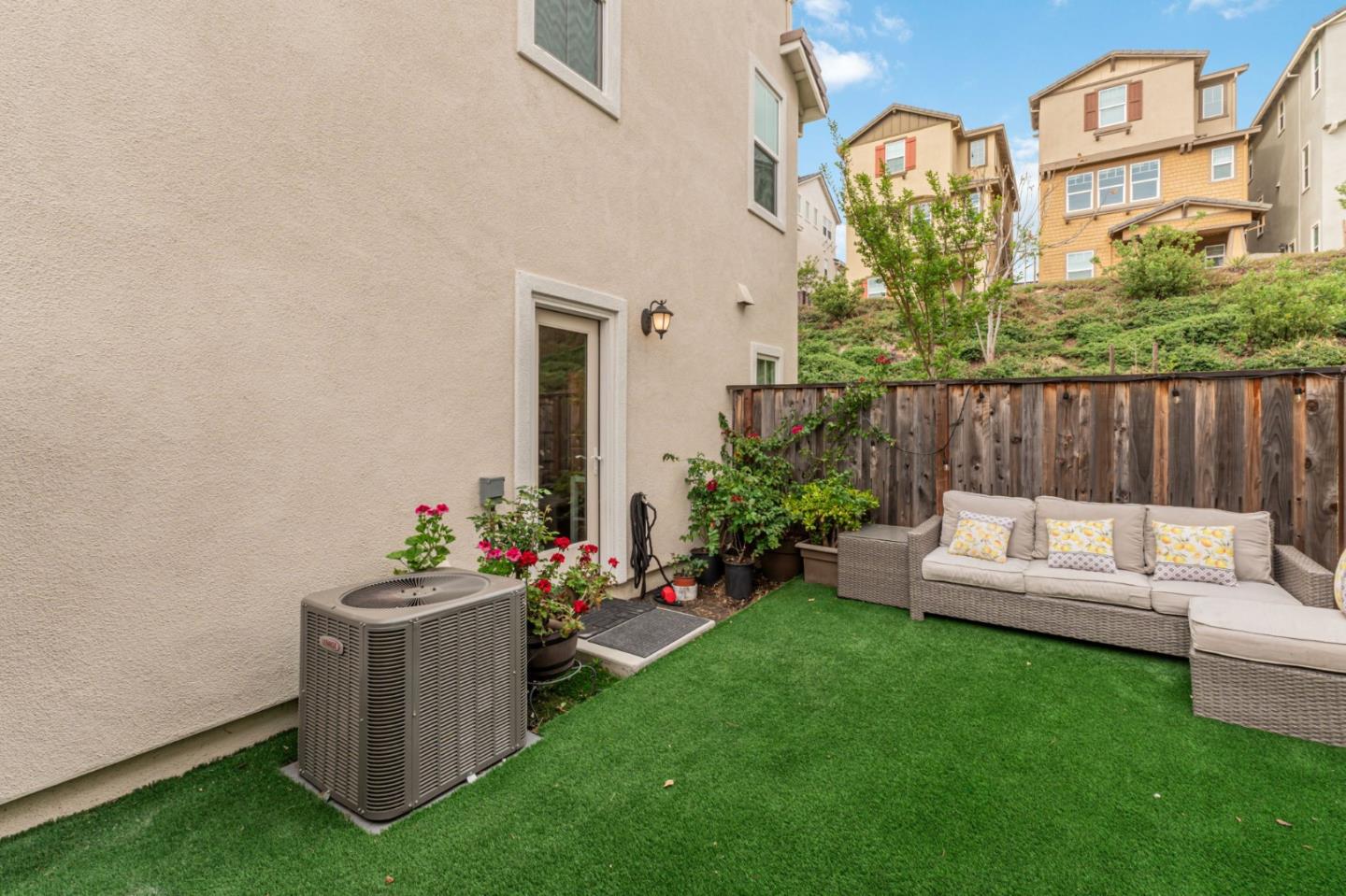 Detail Gallery Image 33 of 52 For 24185 Amaranth Loop, Hayward,  CA 94541 - 3 Beds | 3/1 Baths