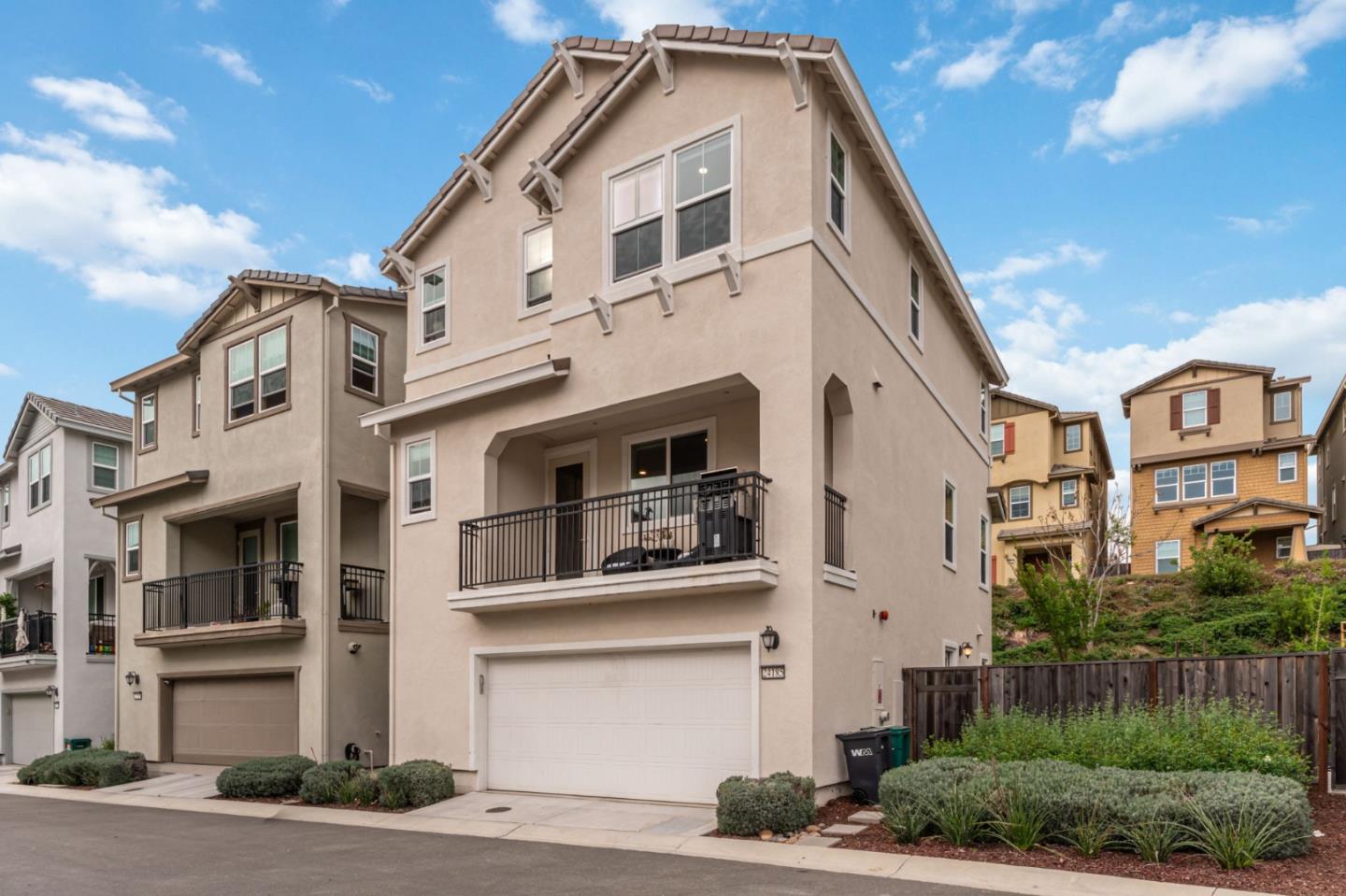Detail Gallery Image 35 of 52 For 24185 Amaranth Loop, Hayward,  CA 94541 - 3 Beds | 3/1 Baths