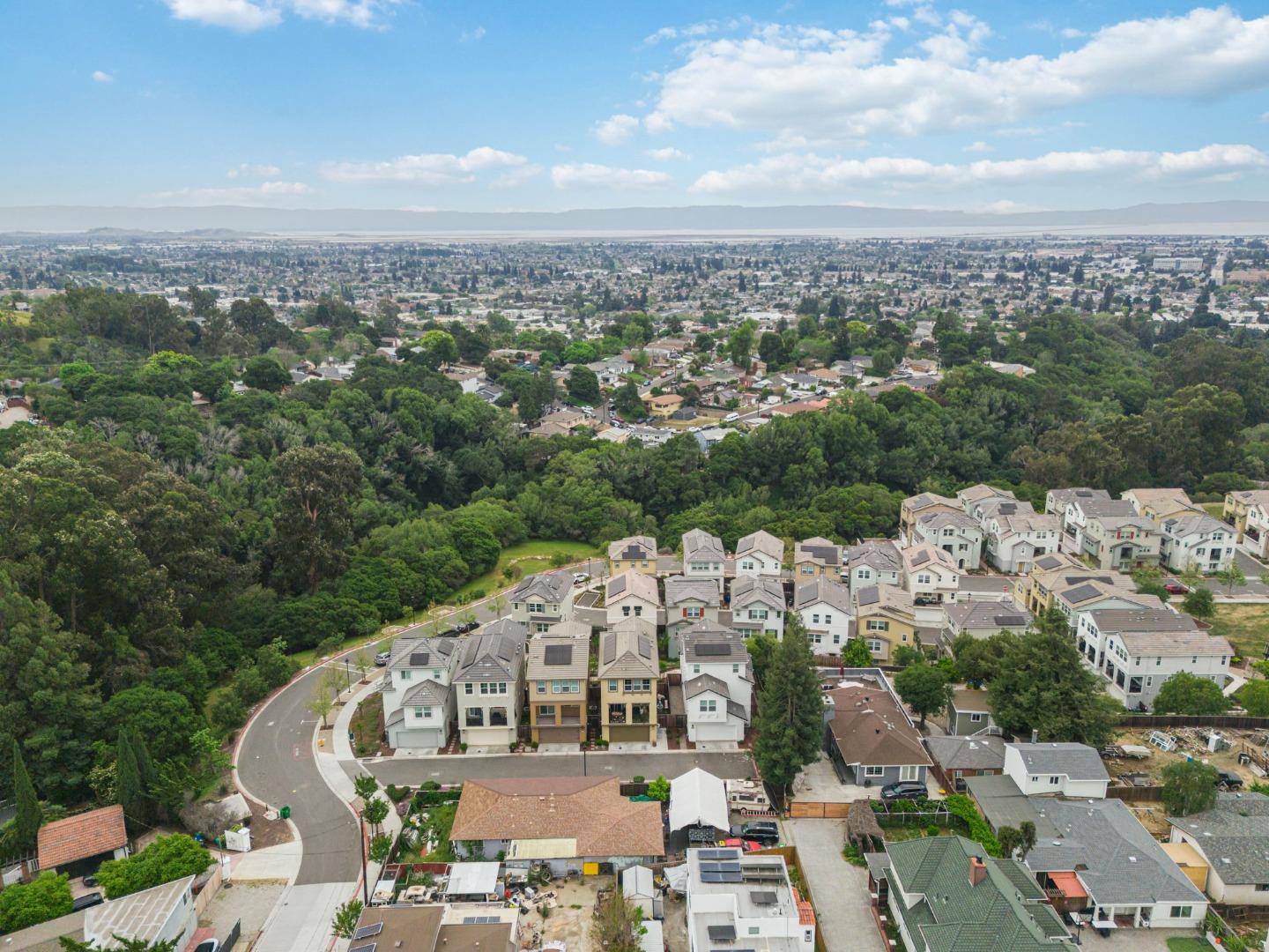 Detail Gallery Image 38 of 52 For 24185 Amaranth Loop, Hayward,  CA 94541 - 3 Beds | 3/1 Baths