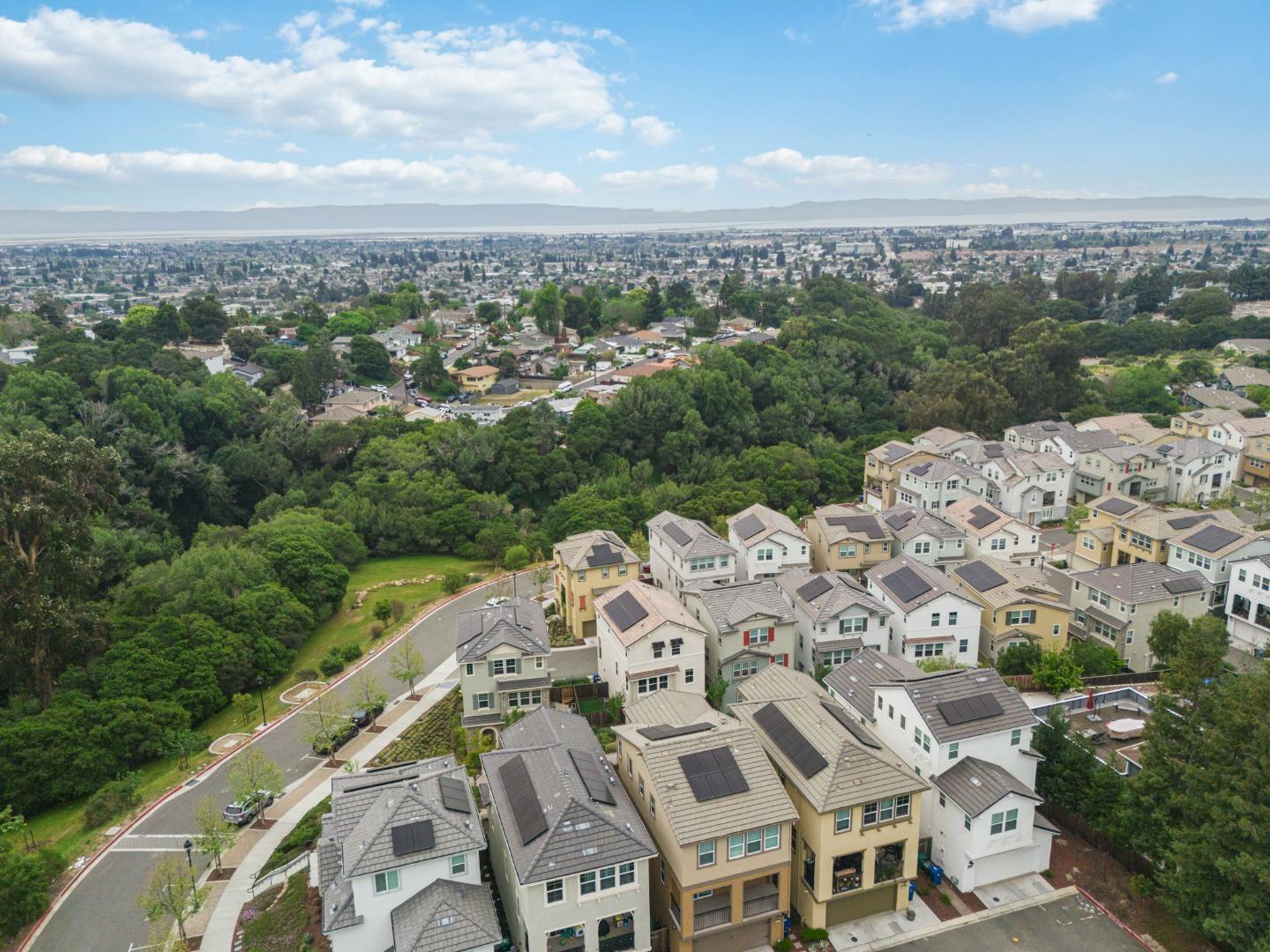 Detail Gallery Image 39 of 52 For 24185 Amaranth Loop, Hayward,  CA 94541 - 3 Beds | 3/1 Baths