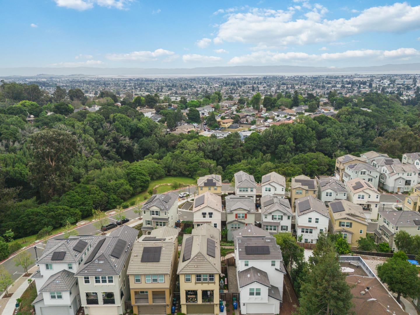 Detail Gallery Image 40 of 52 For 24185 Amaranth Loop, Hayward,  CA 94541 - 3 Beds | 3/1 Baths