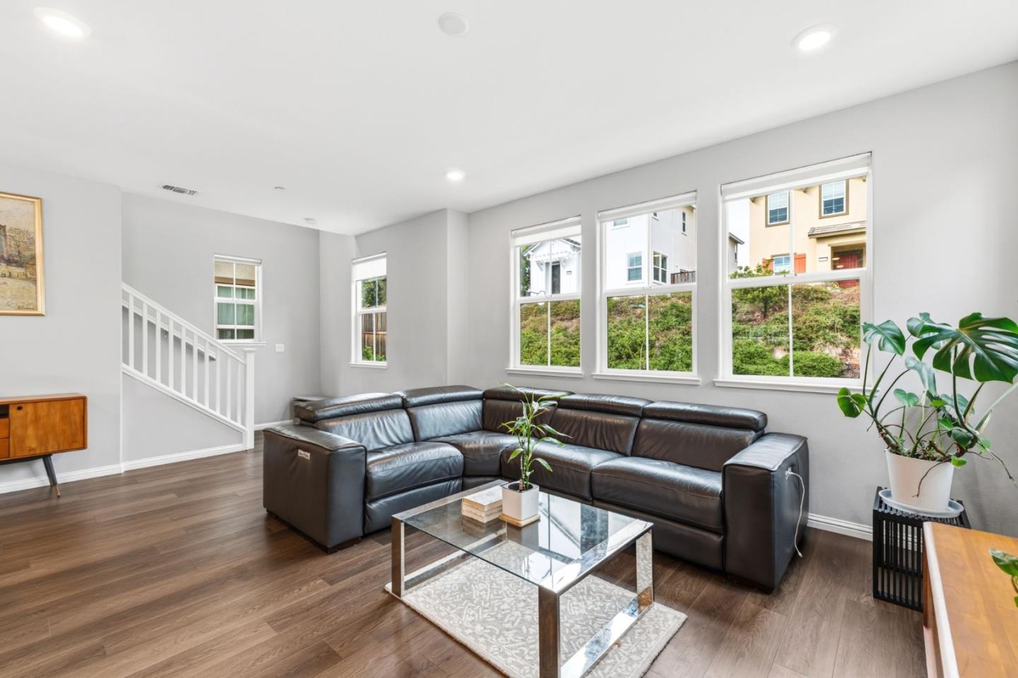 Detail Gallery Image 5 of 52 For 24185 Amaranth Loop, Hayward,  CA 94541 - 3 Beds | 3/1 Baths