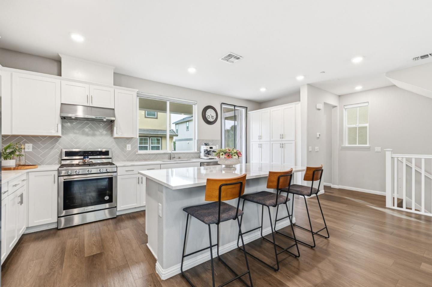 Detail Gallery Image 6 of 52 For 24185 Amaranth Loop, Hayward,  CA 94541 - 3 Beds | 3/1 Baths