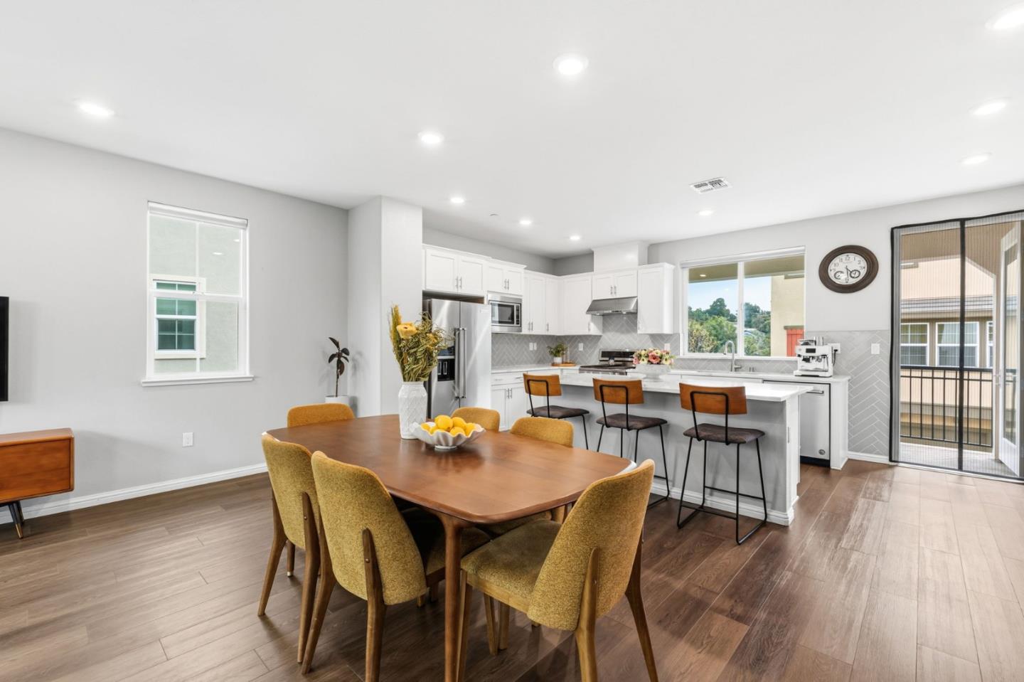 Detail Gallery Image 9 of 52 For 24185 Amaranth Loop, Hayward,  CA 94541 - 3 Beds | 3/1 Baths