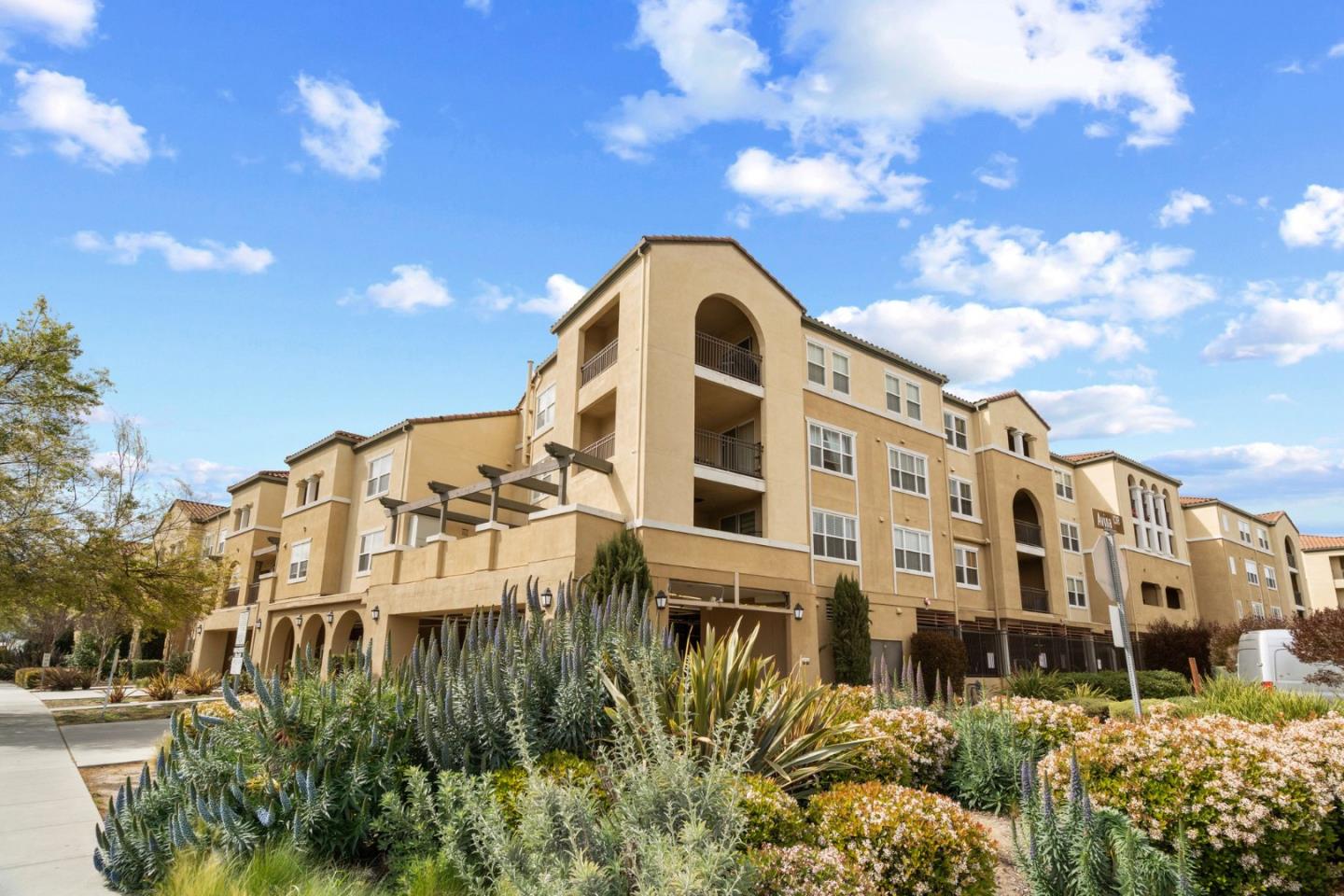 Front Image Thumbnail for ML82040951