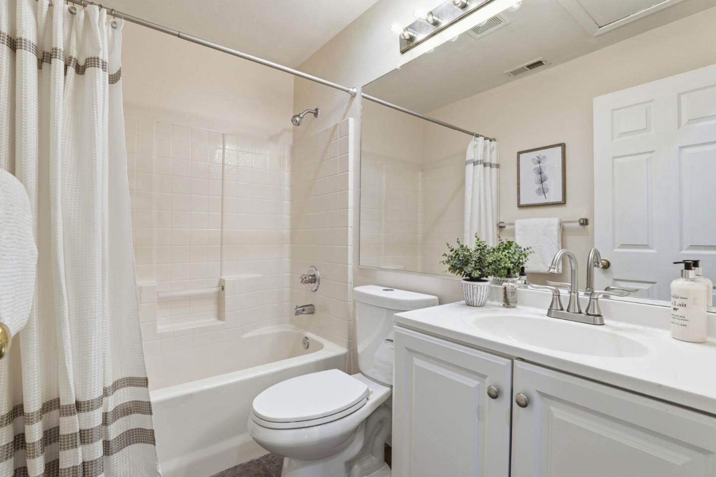 Detail Gallery Image 11 of 21 For 6121 Lambeck Ln, San Jose,  CA 95119 - 3 Beds | 3 Baths