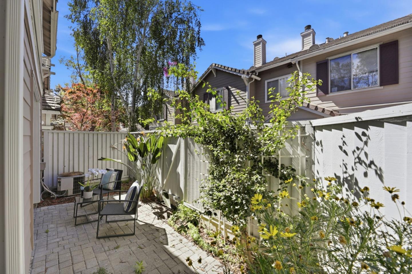 Detail Gallery Image 13 of 21 For 6121 Lambeck Ln, San Jose,  CA 95119 - 3 Beds | 3 Baths