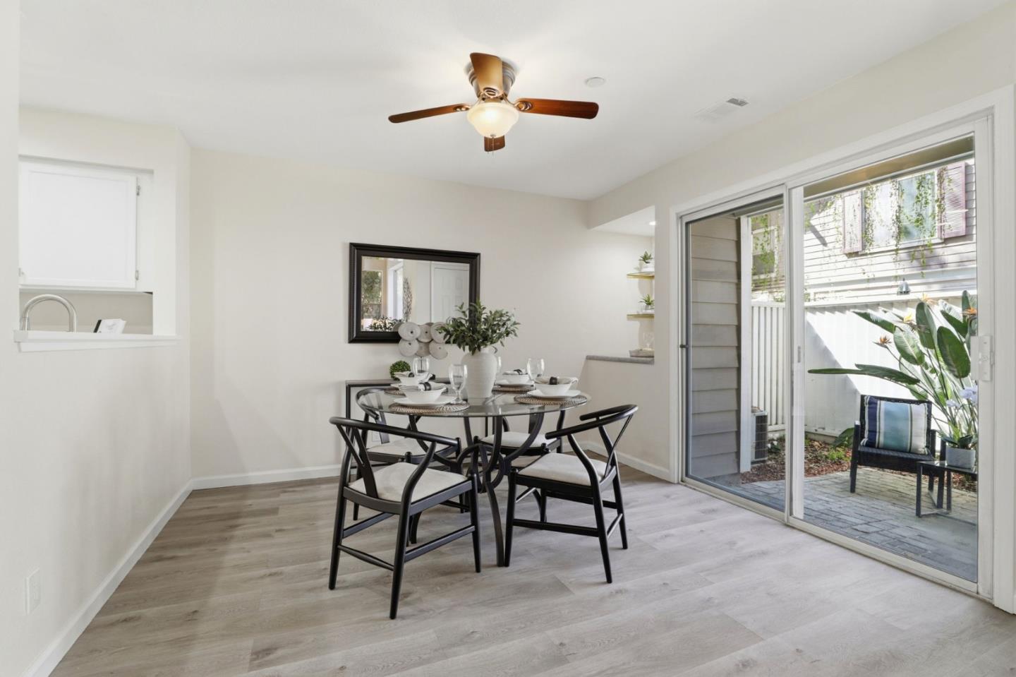 Detail Gallery Image 5 of 21 For 6121 Lambeck Ln, San Jose,  CA 95119 - 3 Beds | 3 Baths