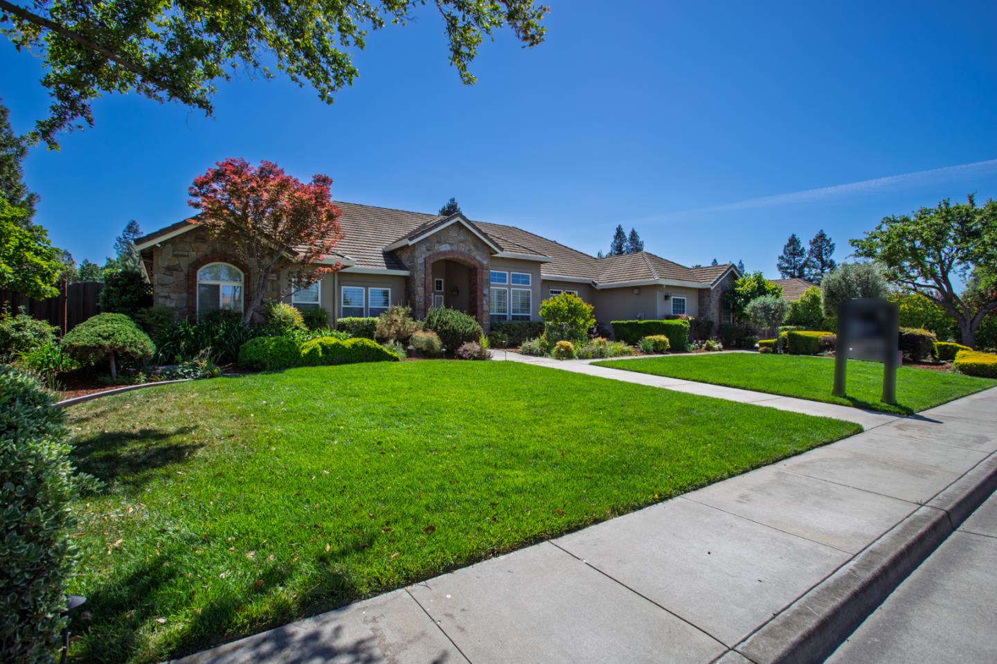 Detail Gallery Image 2 of 68 For 1960 Pear Dr, Morgan Hill,  CA 95037 - 5 Beds | 3/2 Baths