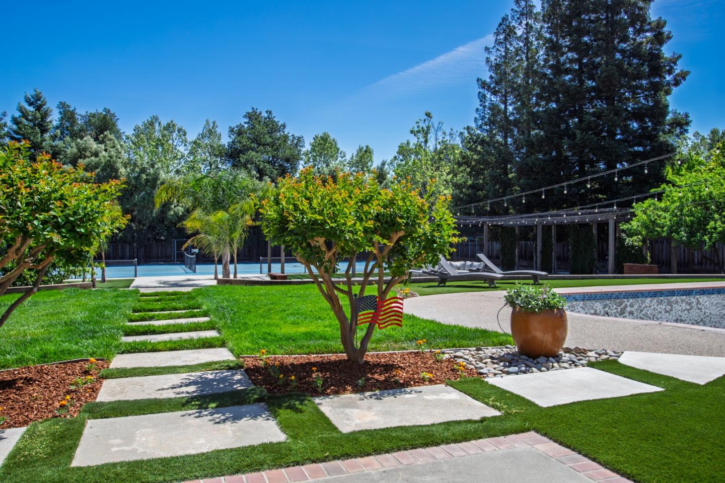 Detail Gallery Image 37 of 68 For 1960 Pear Dr, Morgan Hill,  CA 95037 - 5 Beds | 3/2 Baths