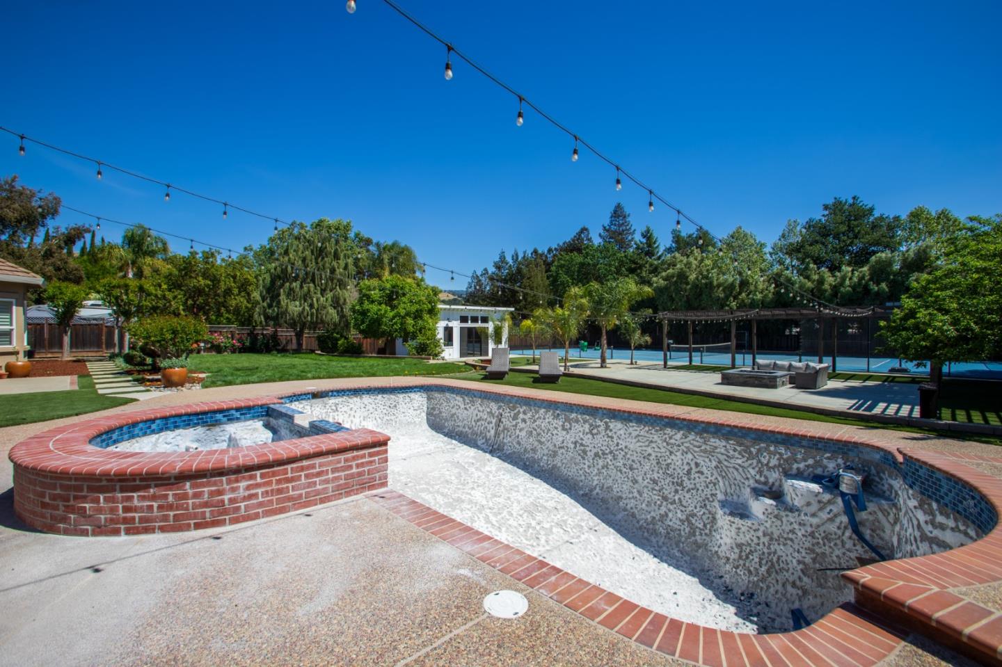 Detail Gallery Image 43 of 68 For 1960 Pear Dr, Morgan Hill,  CA 95037 - 5 Beds | 3/2 Baths