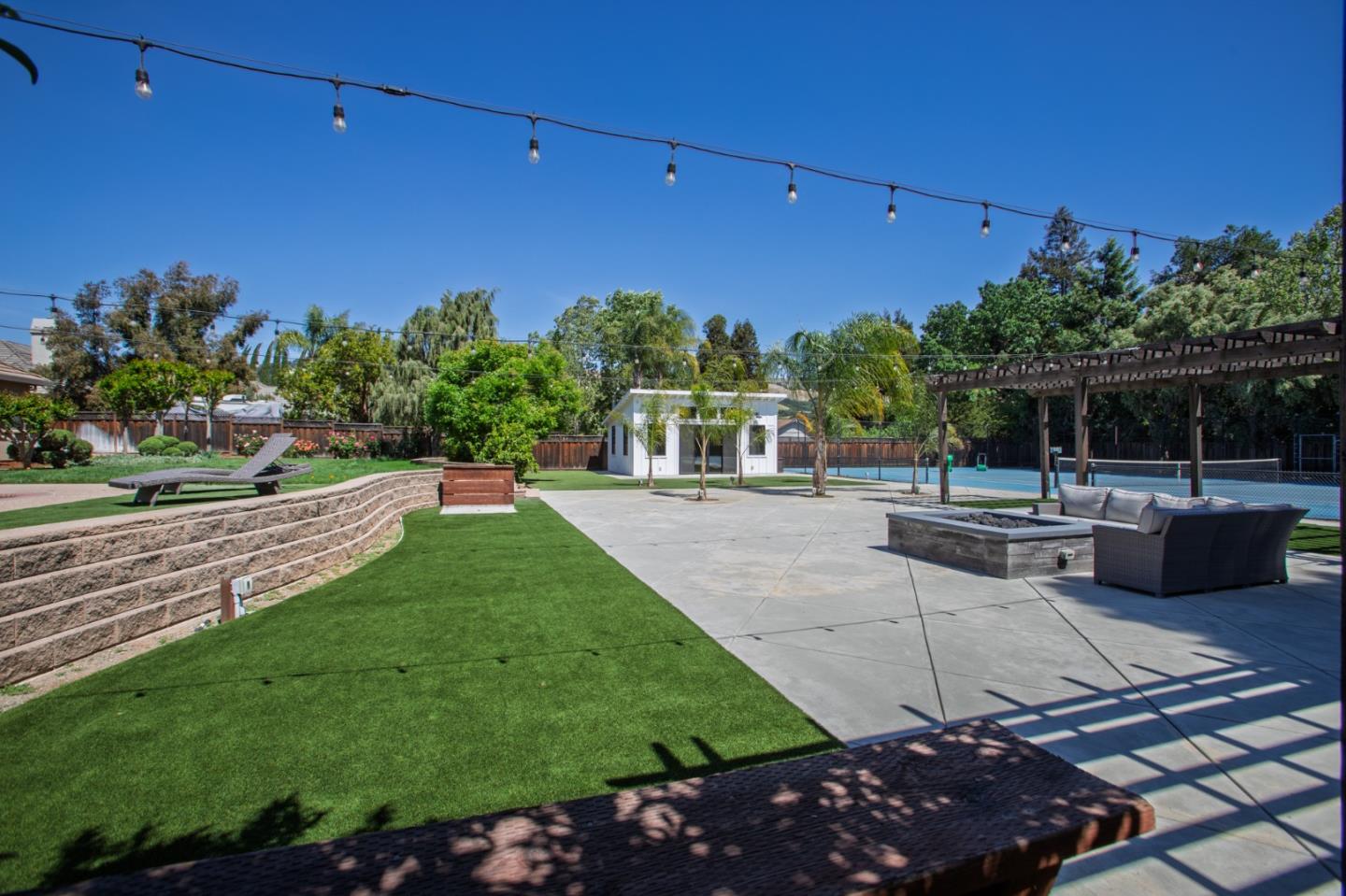 Detail Gallery Image 45 of 68 For 1960 Pear Dr, Morgan Hill,  CA 95037 - 5 Beds | 3/2 Baths