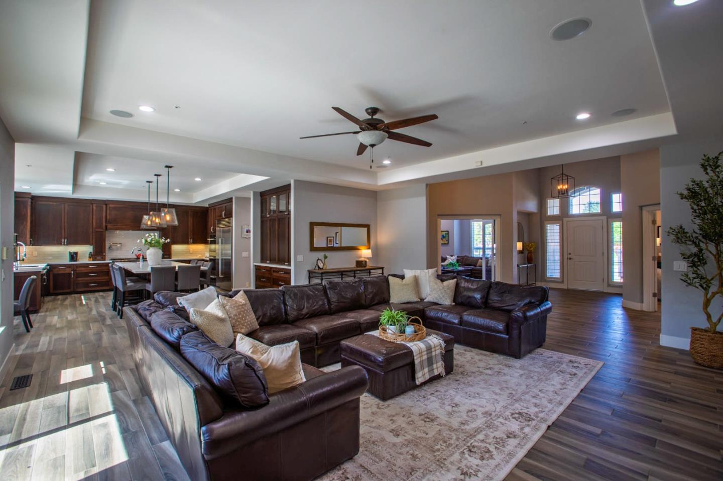 Detail Gallery Image 5 of 68 For 1960 Pear Dr, Morgan Hill,  CA 95037 - 5 Beds | 3/2 Baths