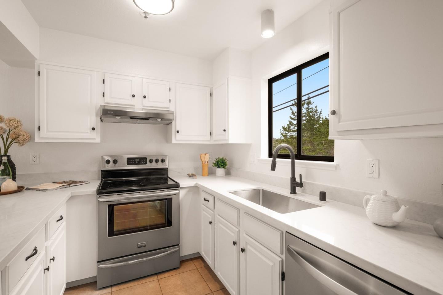 Detail Gallery Image 13 of 39 For Monterey Rd,  Pacifica,  CA 94044 - 2 Beds | 1/1 Baths