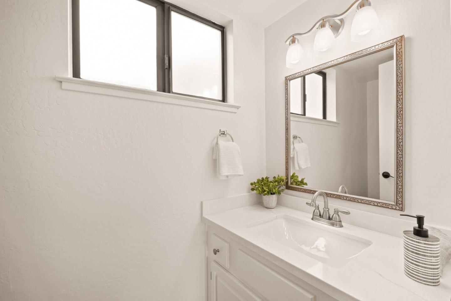 Detail Gallery Image 16 of 39 For Monterey Rd,  Pacifica,  CA 94044 - 2 Beds | 1/1 Baths