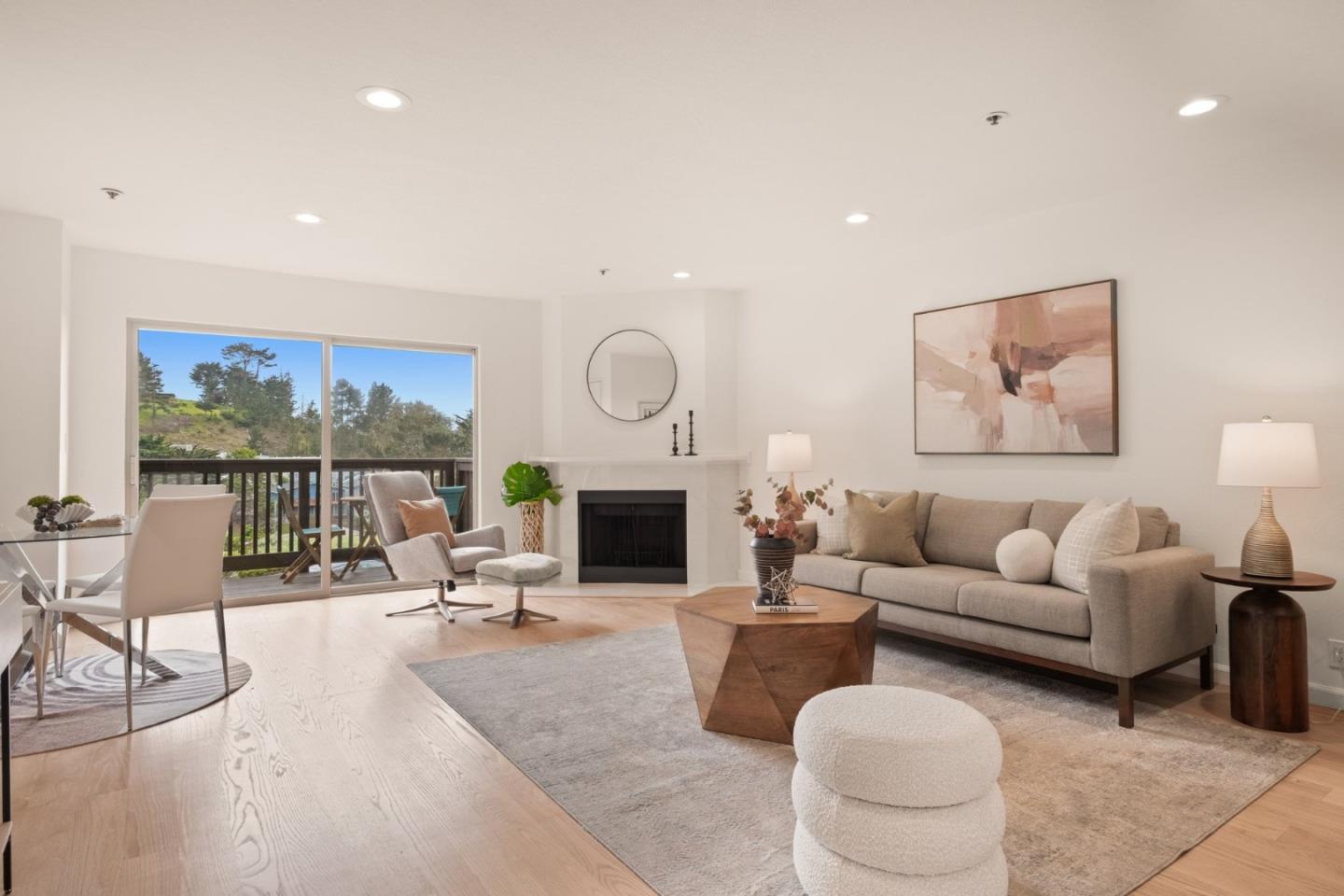 Detail Gallery Image 2 of 39 For Monterey Rd,  Pacifica,  CA 94044 - 2 Beds | 1/1 Baths