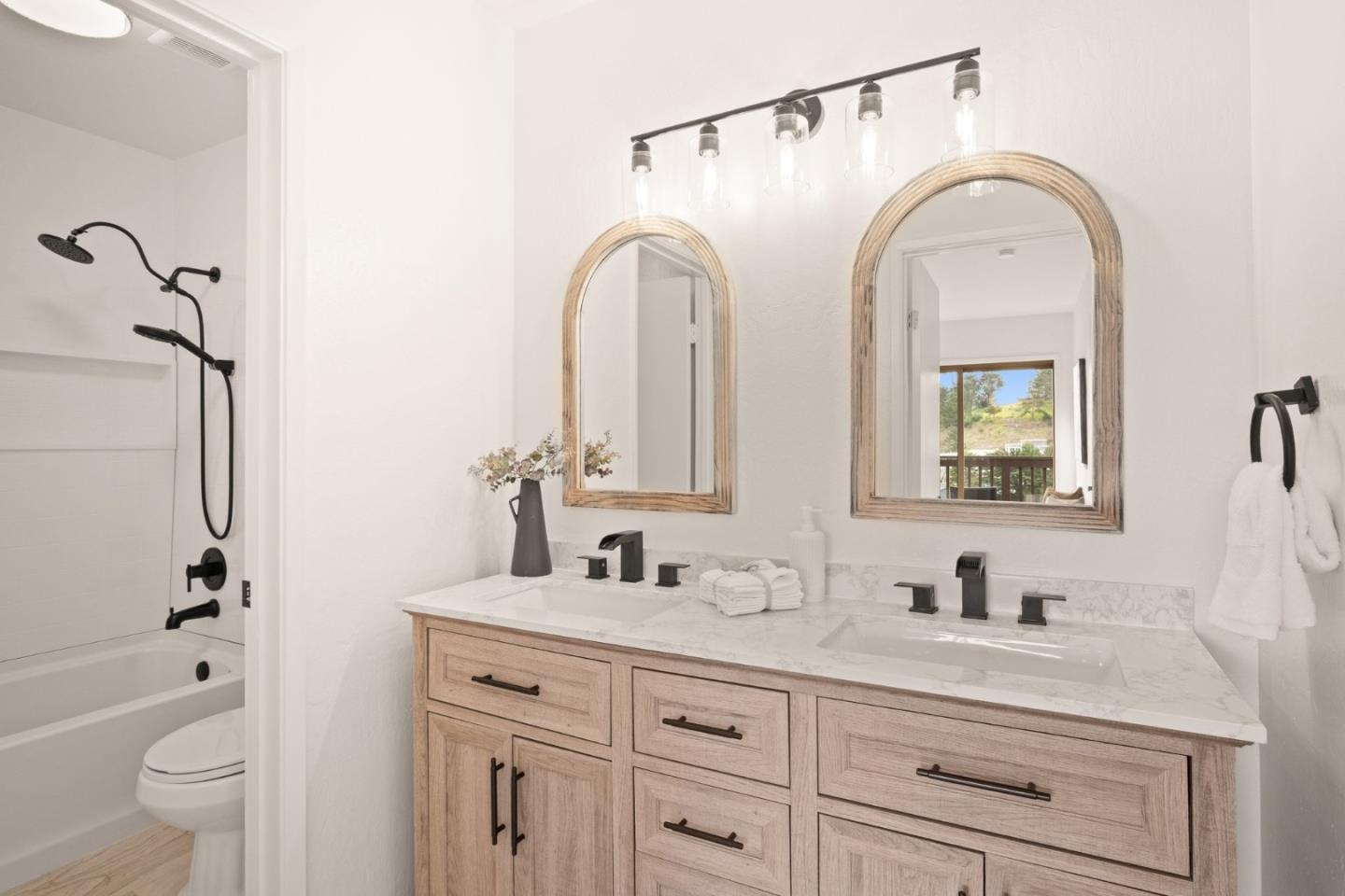 Detail Gallery Image 25 of 39 For Monterey Rd,  Pacifica,  CA 94044 - 2 Beds | 1/1 Baths