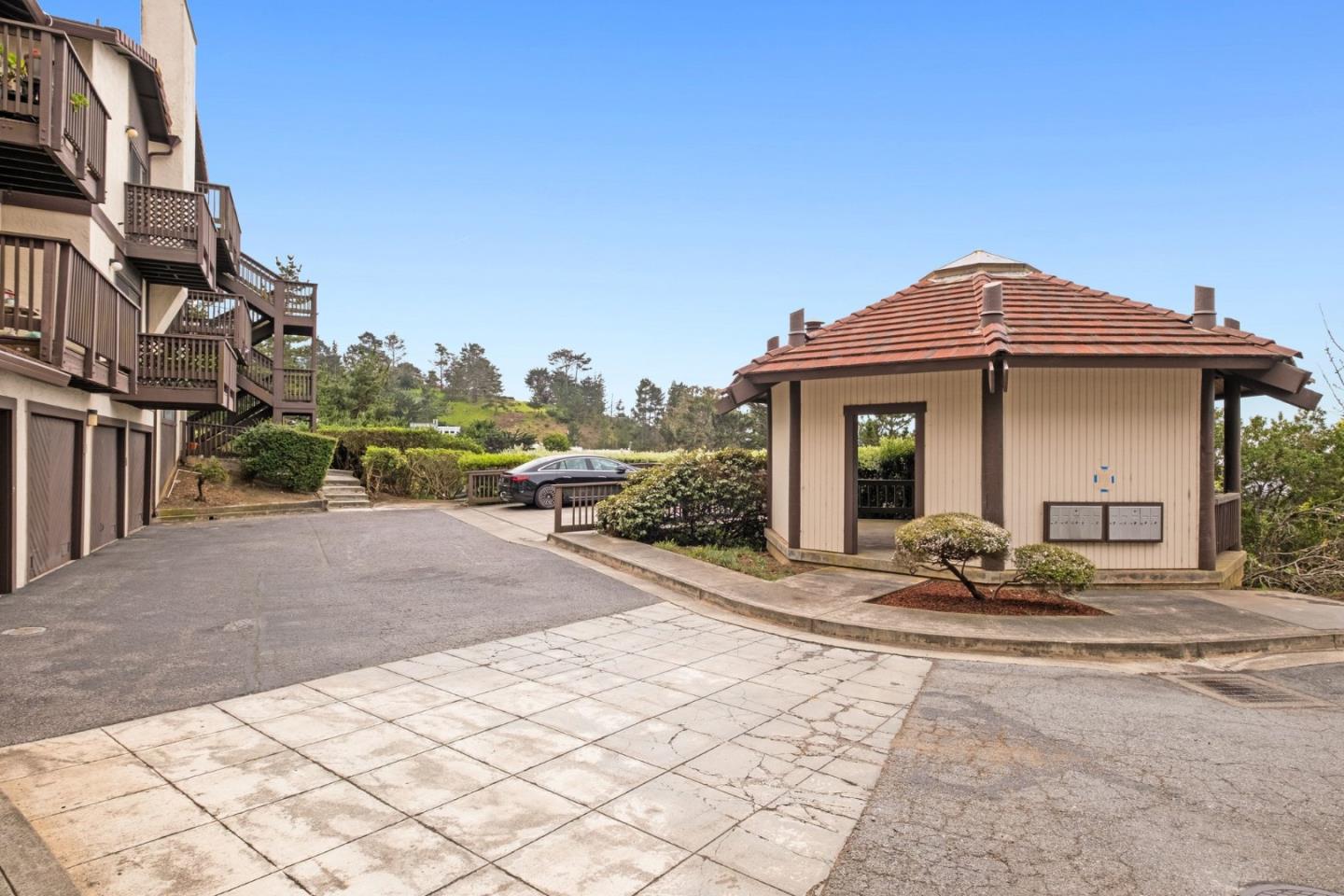 Detail Gallery Image 33 of 39 For Monterey Rd,  Pacifica,  CA 94044 - 2 Beds | 1/1 Baths