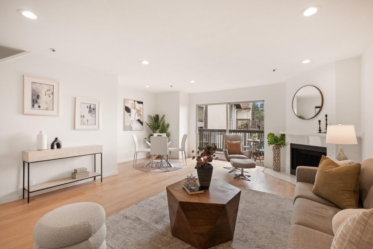 Detail Gallery Image 4 of 39 For Monterey Rd,  Pacifica,  CA 94044 - 2 Beds | 1/1 Baths