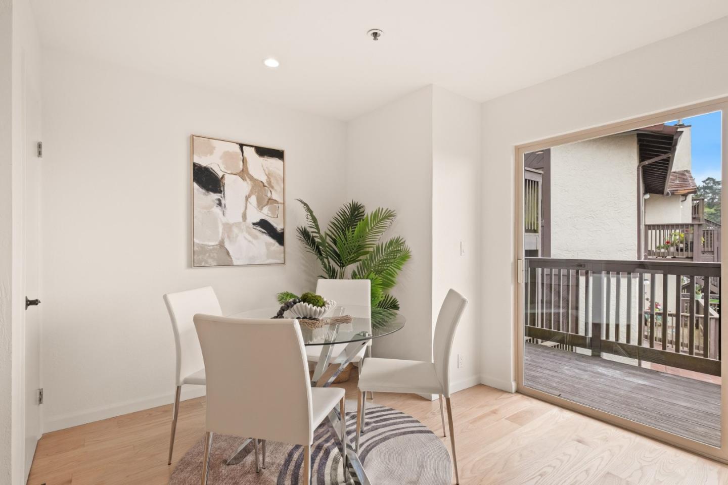 Detail Gallery Image 6 of 39 For Monterey Rd,  Pacifica,  CA 94044 - 2 Beds | 1/1 Baths