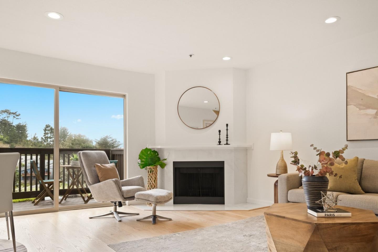 Detail Gallery Image 7 of 39 For Monterey Rd,  Pacifica,  CA 94044 - 2 Beds | 1/1 Baths