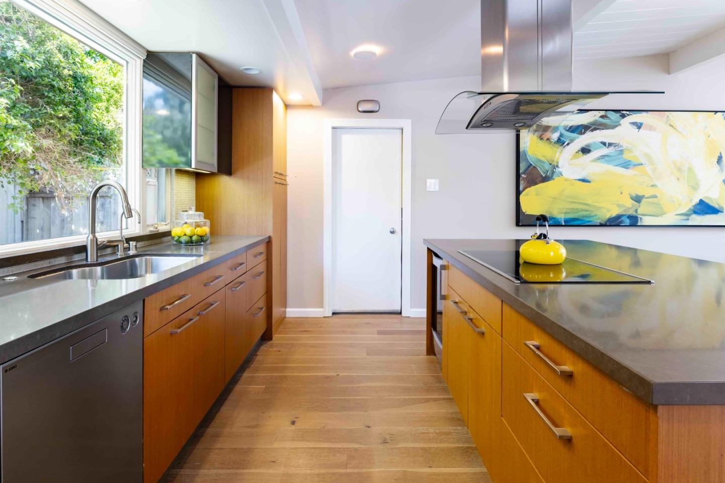 Detail Gallery Image 12 of 25 For 868 Somerset Dr, Sunnyvale,  CA 94087 - 4 Beds | 2 Baths