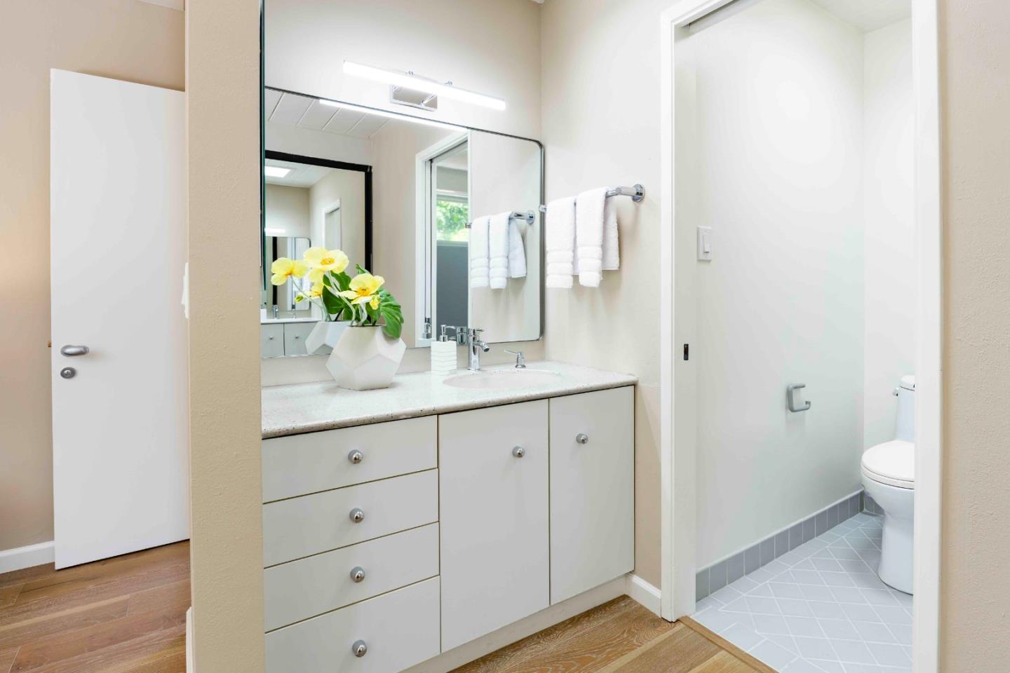 Detail Gallery Image 16 of 25 For 868 Somerset Dr, Sunnyvale,  CA 94087 - 4 Beds | 2 Baths