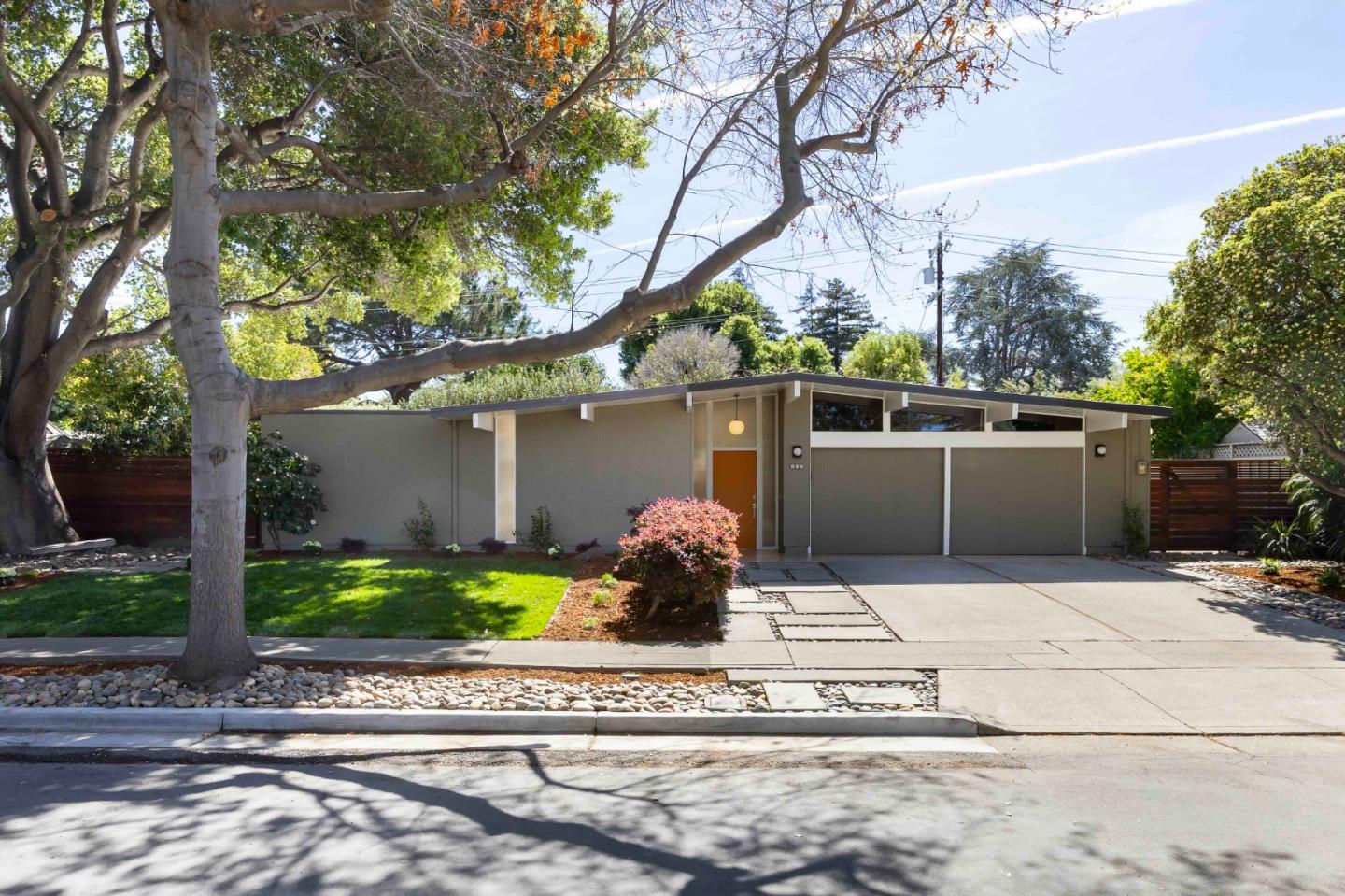 Detail Gallery Image 2 of 25 For 868 Somerset Dr, Sunnyvale,  CA 94087 - 4 Beds | 2 Baths