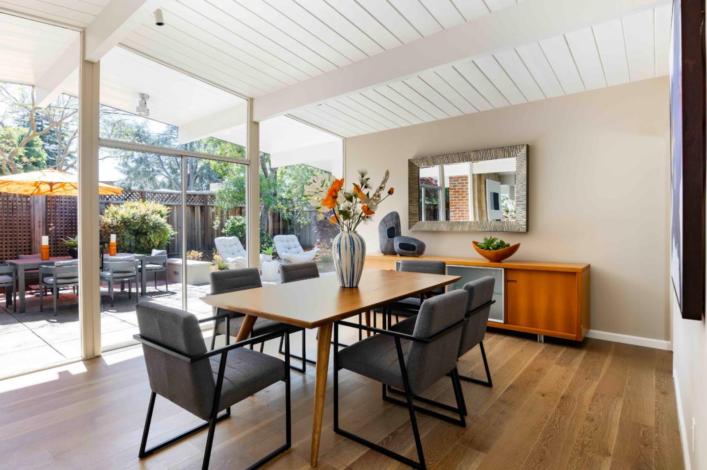 Detail Gallery Image 8 of 25 For 868 Somerset Dr, Sunnyvale,  CA 94087 - 4 Beds | 2 Baths