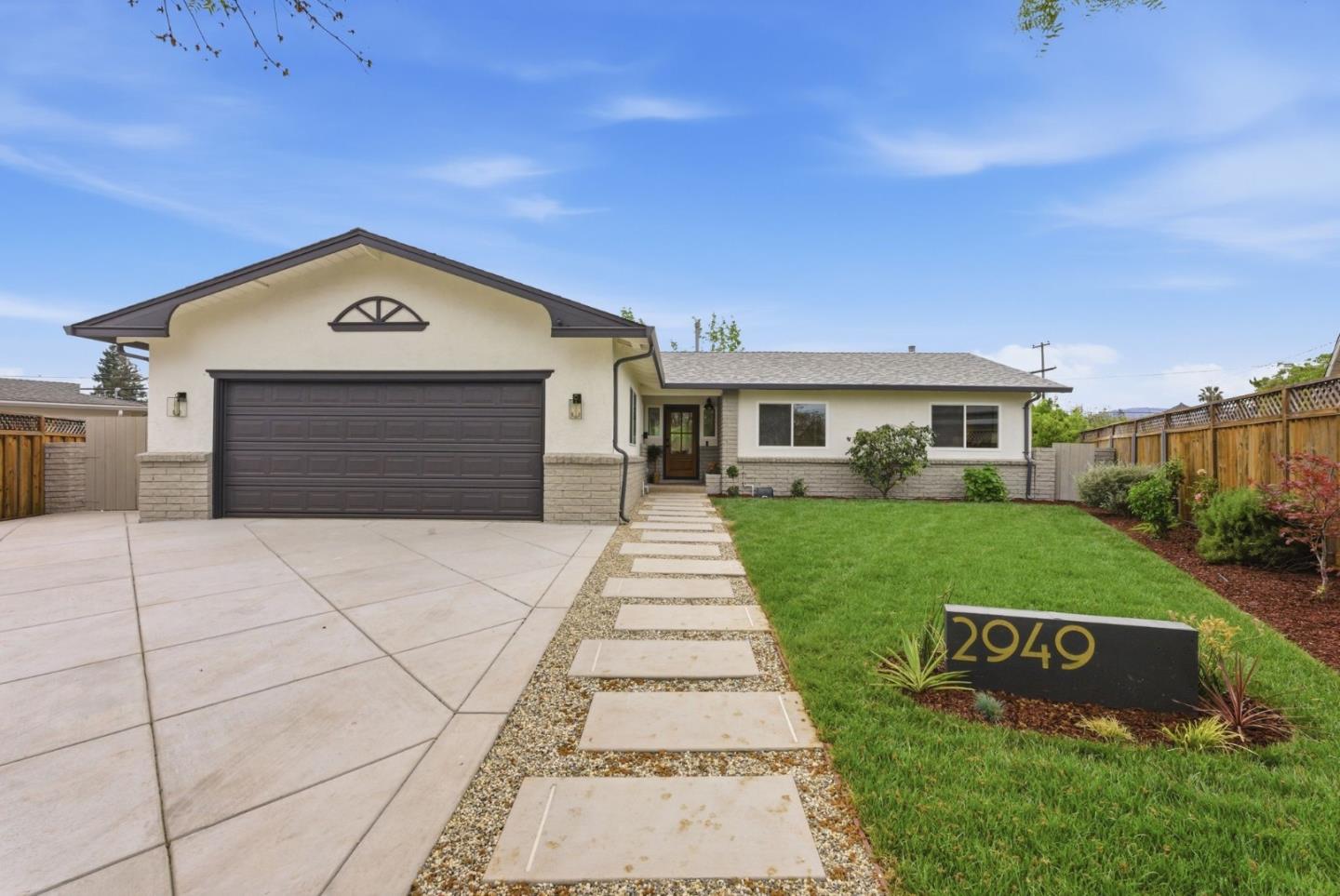 Detail Gallery Image 2 of 43 For 2949 Jessie Ct, San Jose,  CA 95124 - 4 Beds | 2/1 Baths