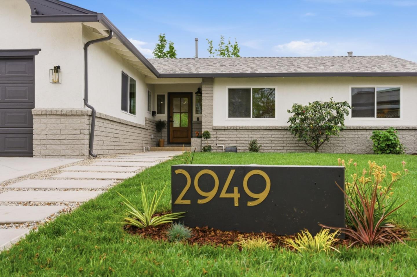 Detail Gallery Image 3 of 43 For 2949 Jessie Ct, San Jose,  CA 95124 - 4 Beds | 2/1 Baths