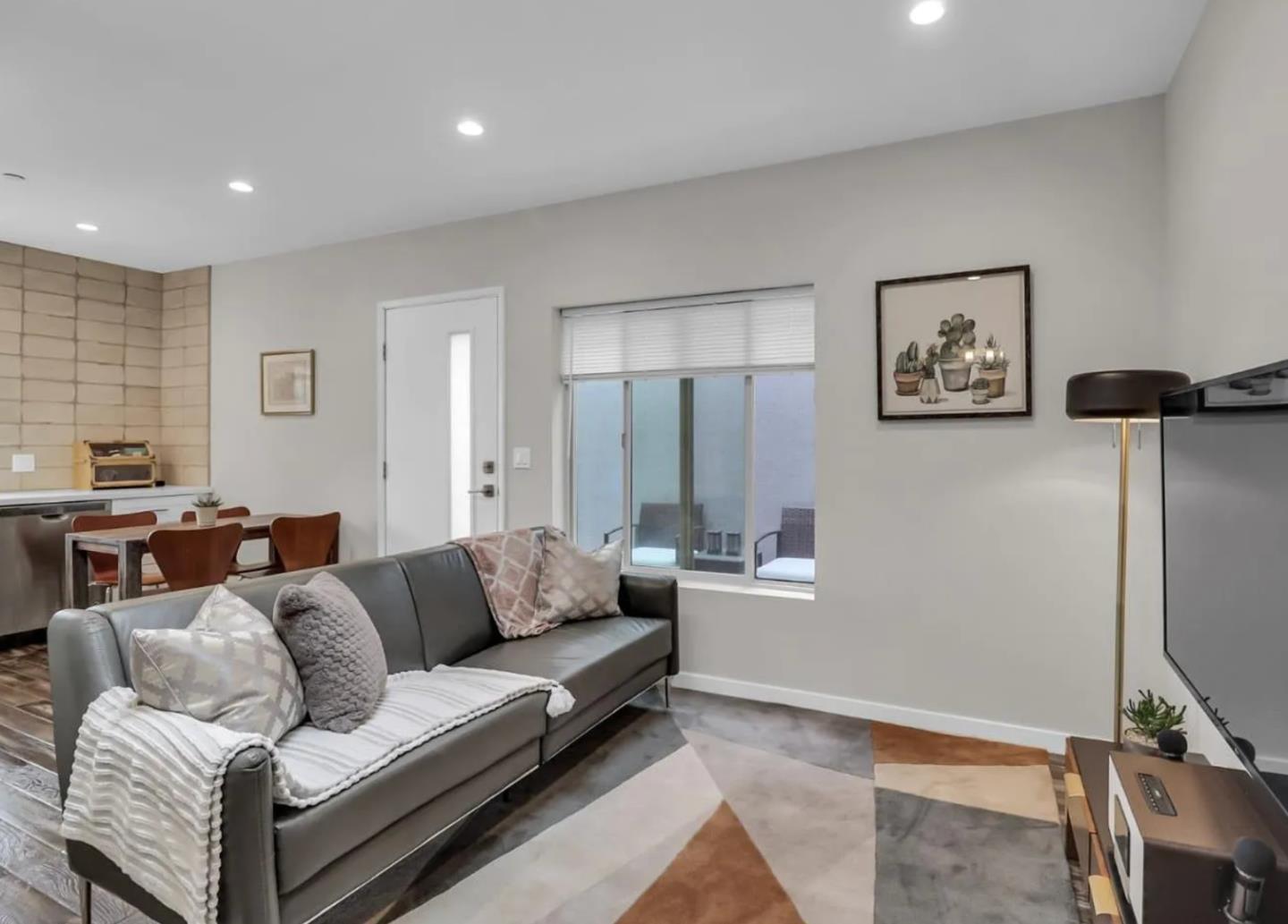 Detail Gallery Image 19 of 28 For 55th St, Oakland,  CA 94609 - – Beds | – Baths