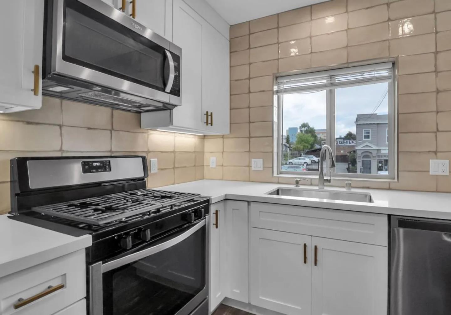 Detail Gallery Image 4 of 28 For 55th St, Oakland,  CA 94609 - – Beds | – Baths