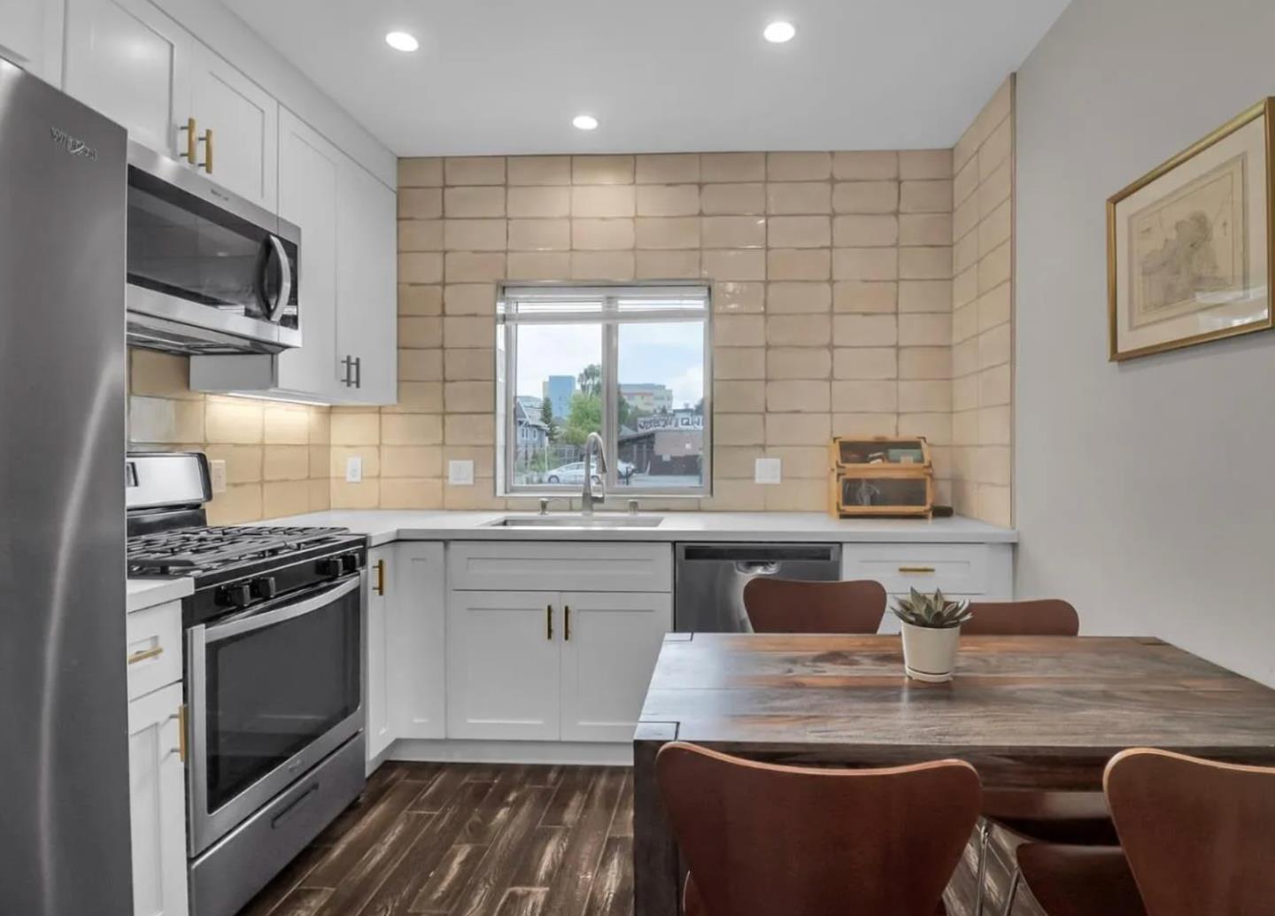 Detail Gallery Image 6 of 28 For 55th St, Oakland,  CA 94609 - – Beds | – Baths