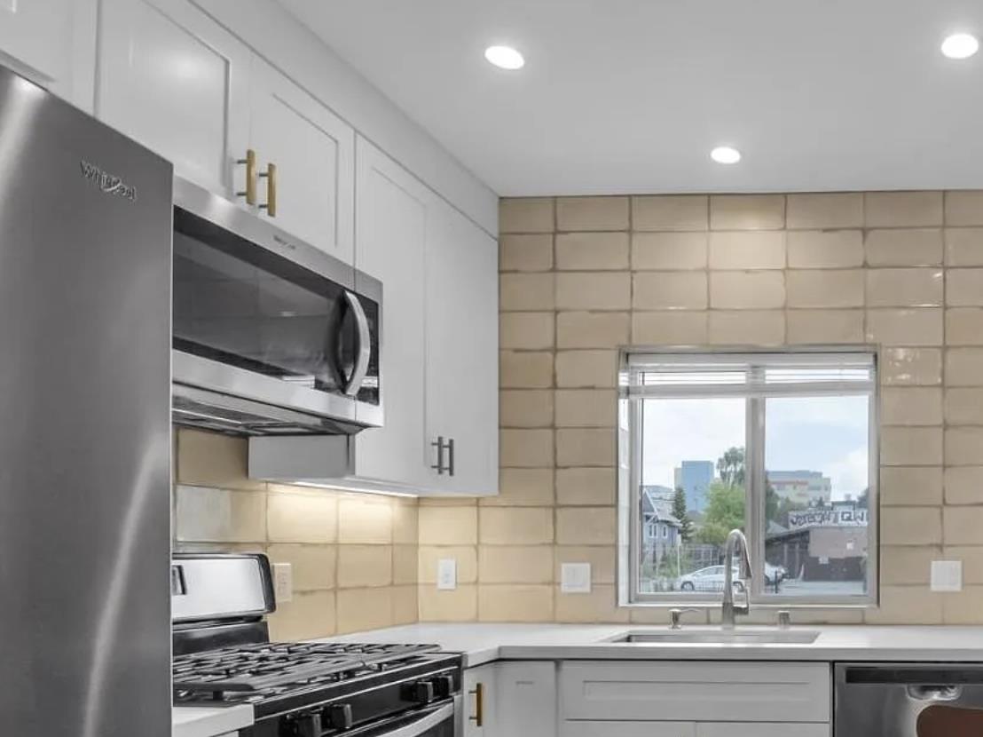 Detail Gallery Image 8 of 28 For 55th St, Oakland,  CA 94609 - – Beds | – Baths