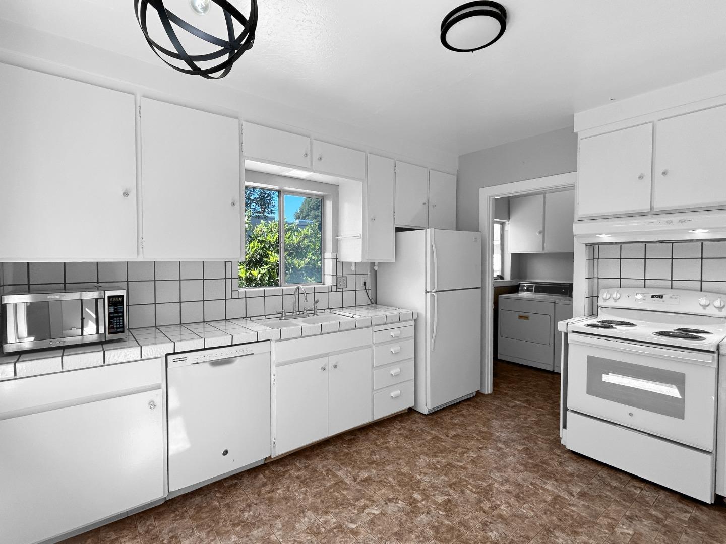 Detail Gallery Image 10 of 22 For 811 Highland Ave, San Mateo,  CA 94401 - 2 Beds | 1 Baths