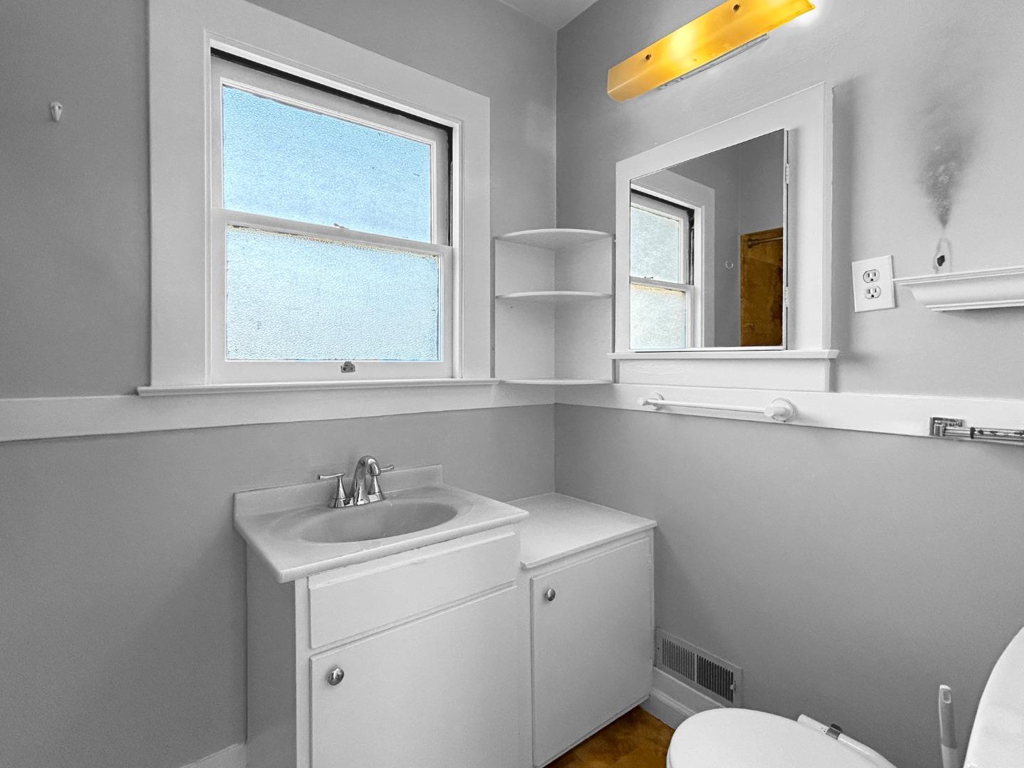 Detail Gallery Image 14 of 22 For 811 Highland Ave, San Mateo,  CA 94401 - 2 Beds | 1 Baths