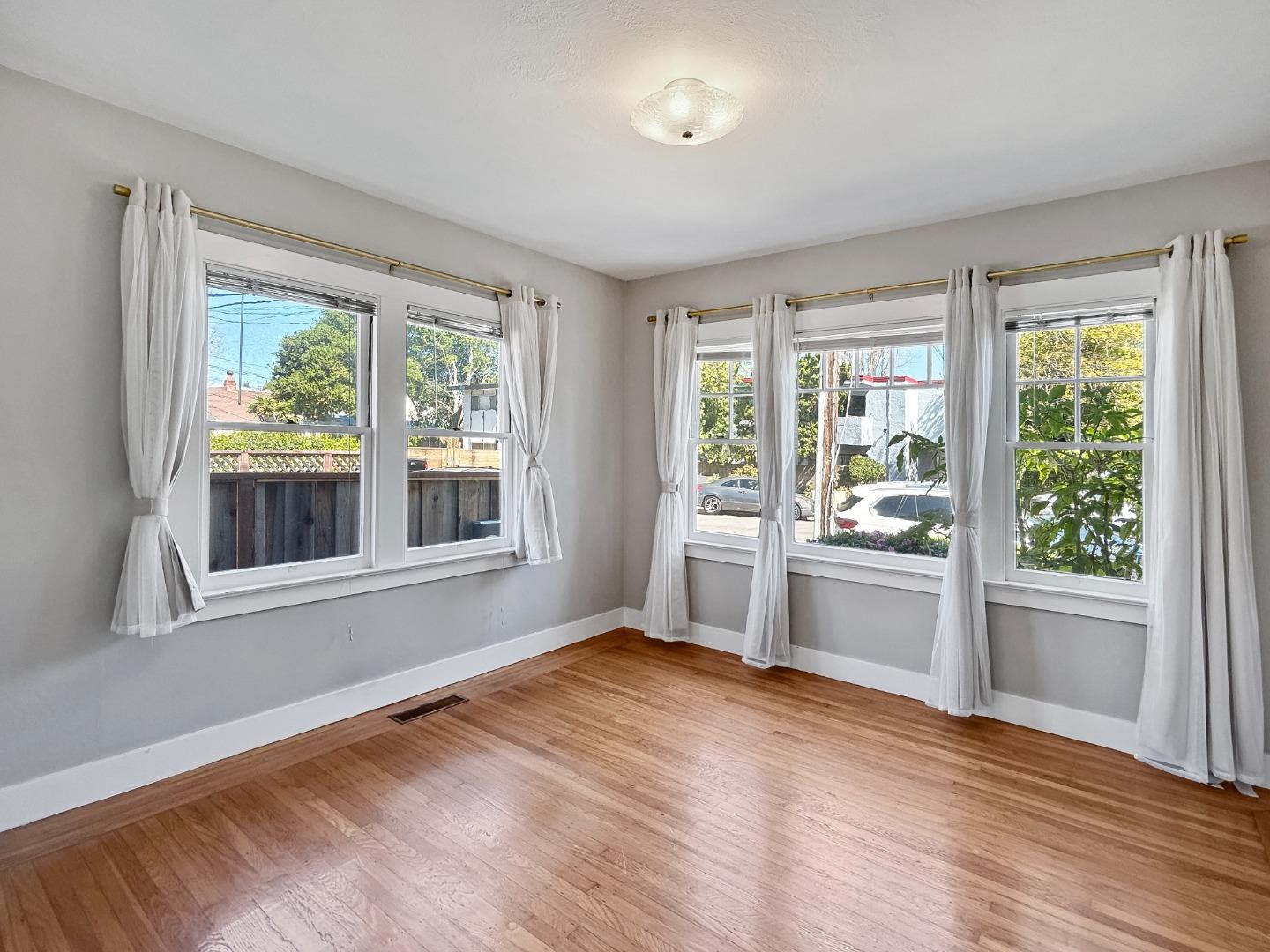 Detail Gallery Image 17 of 22 For 811 Highland Ave, San Mateo,  CA 94401 - 2 Beds | 1 Baths