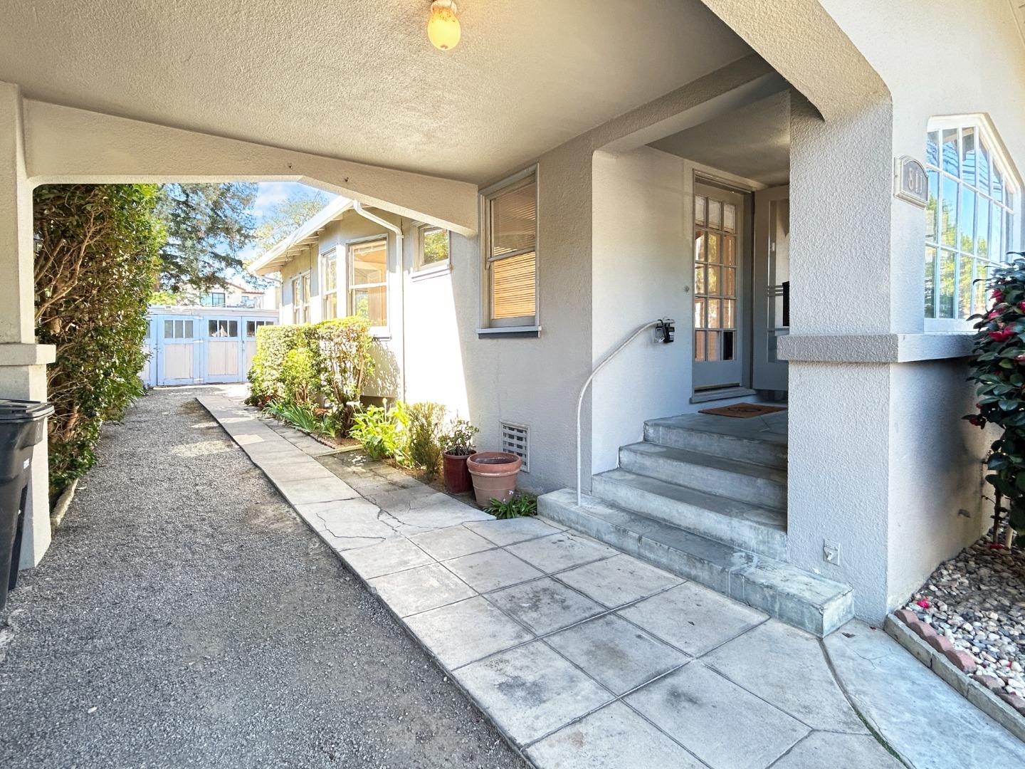 Detail Gallery Image 2 of 22 For 811 Highland Ave, San Mateo,  CA 94401 - 2 Beds | 1 Baths