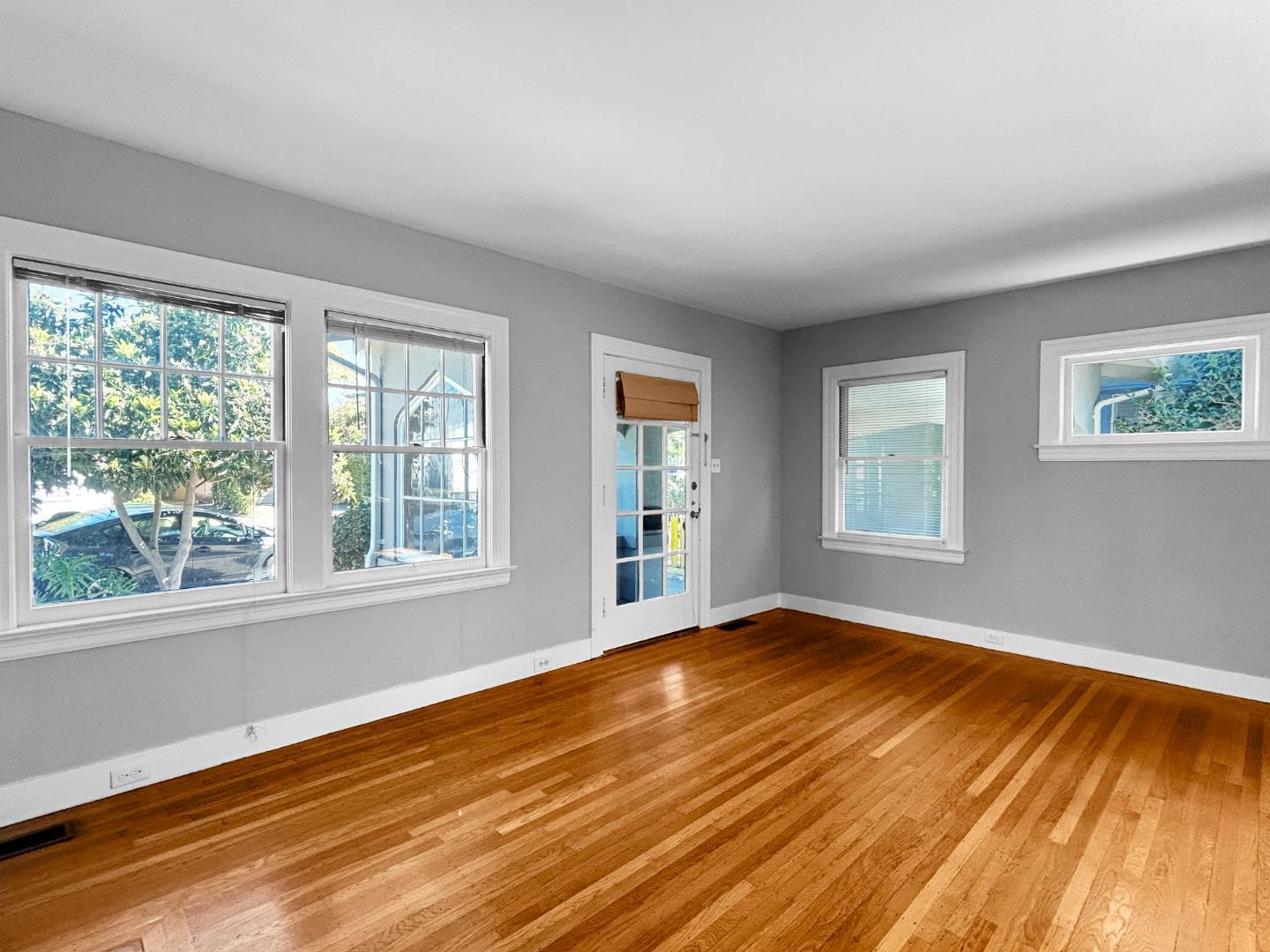 Detail Gallery Image 5 of 22 For 811 Highland Ave, San Mateo,  CA 94401 - 2 Beds | 1 Baths